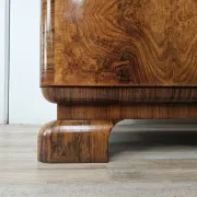 French Art Decò display cabinet from the 1940s in walnut
