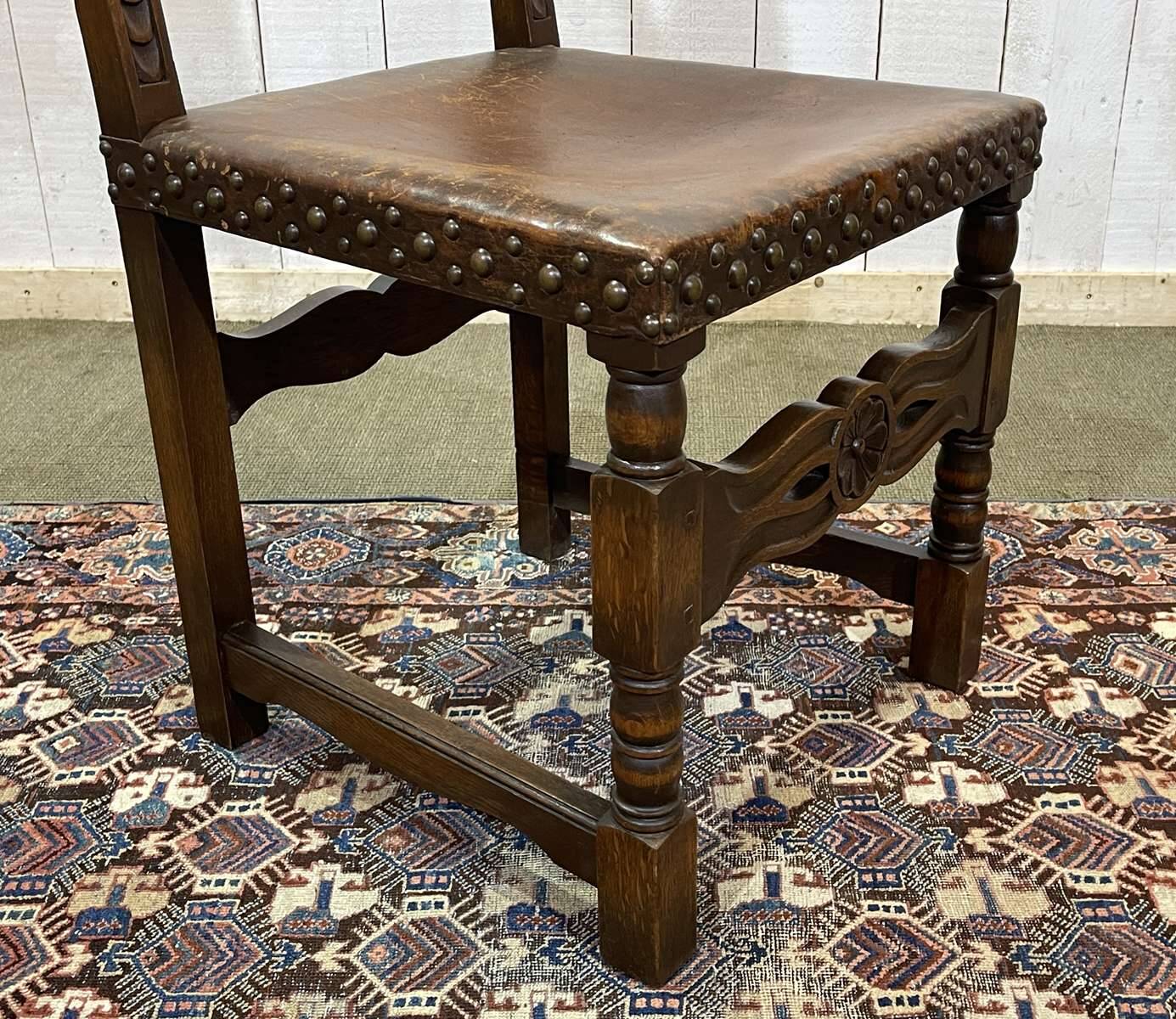 High-backed chair from the early 20th century in oak and leather