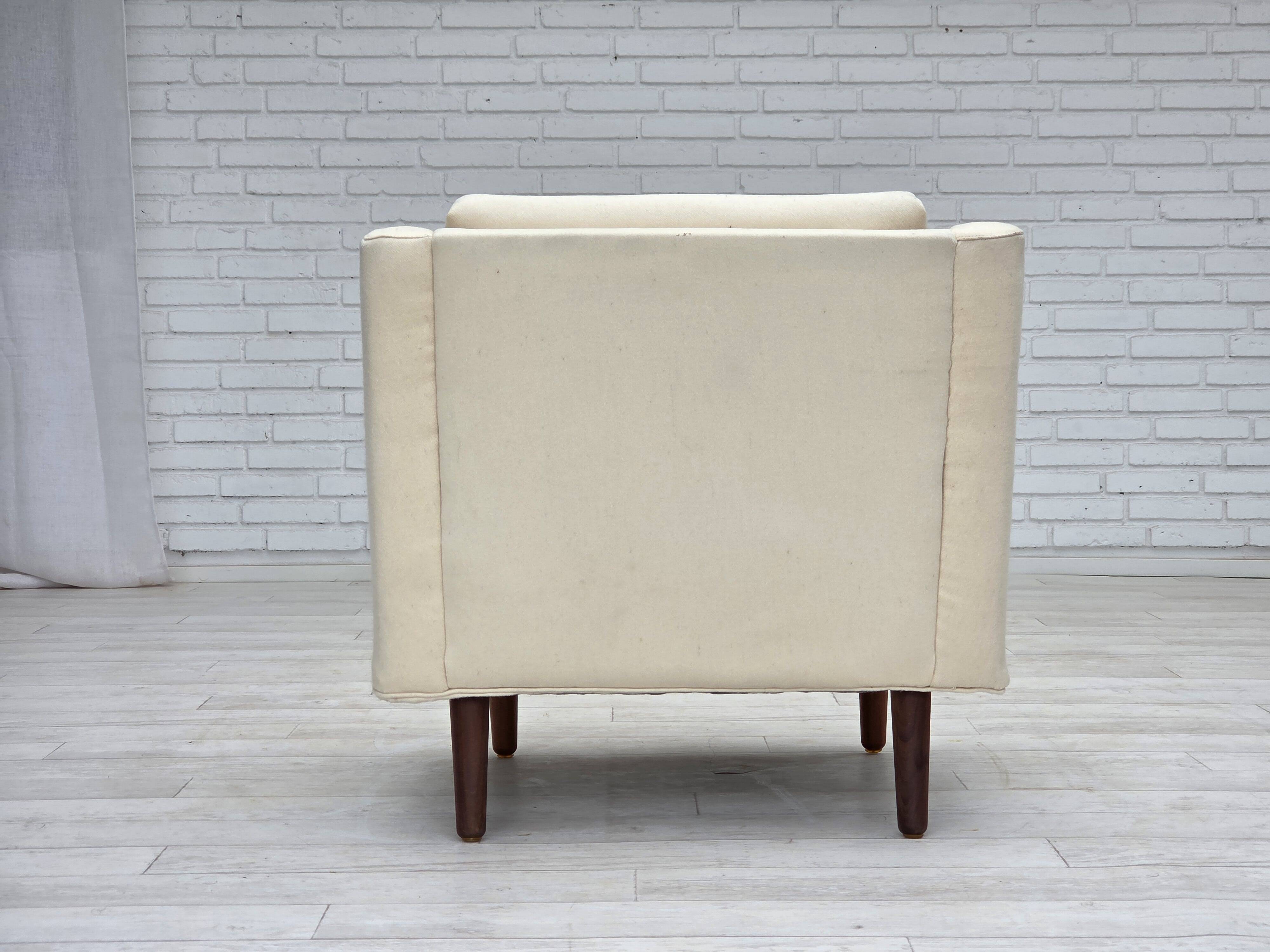 1970s, Danish loungechair, furniture wool, teak wood legs.