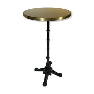 Table de bistrot parisien