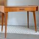 Bureau moderniste à pieds compas