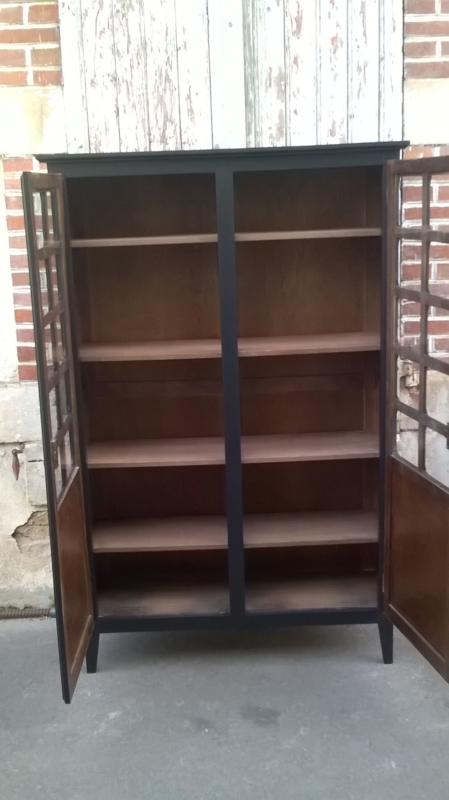 Parisian showcase cabinet