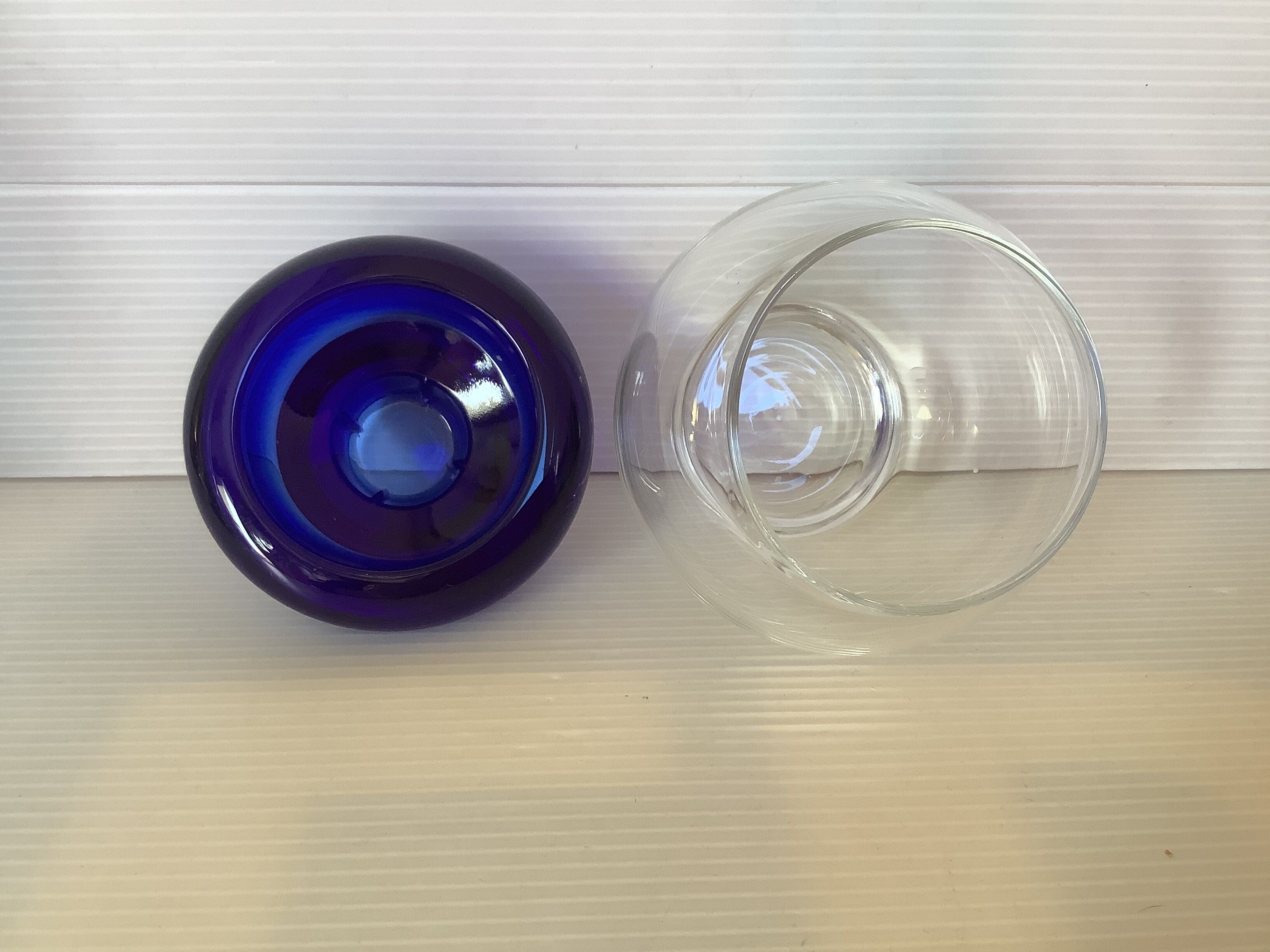 Paire de bougeoirs bleu cobalt en verre