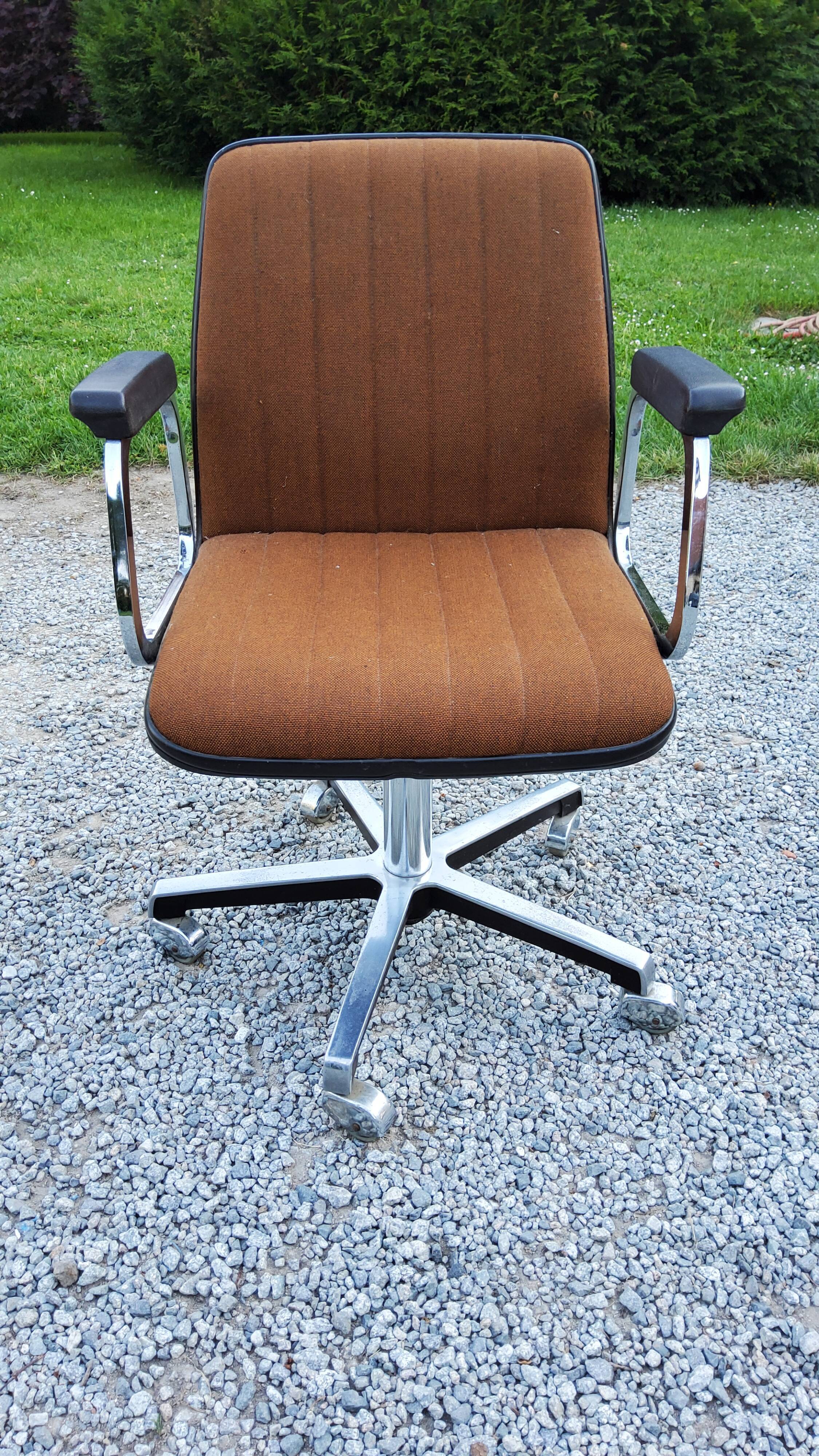 70s swivel office chair and adjustable height