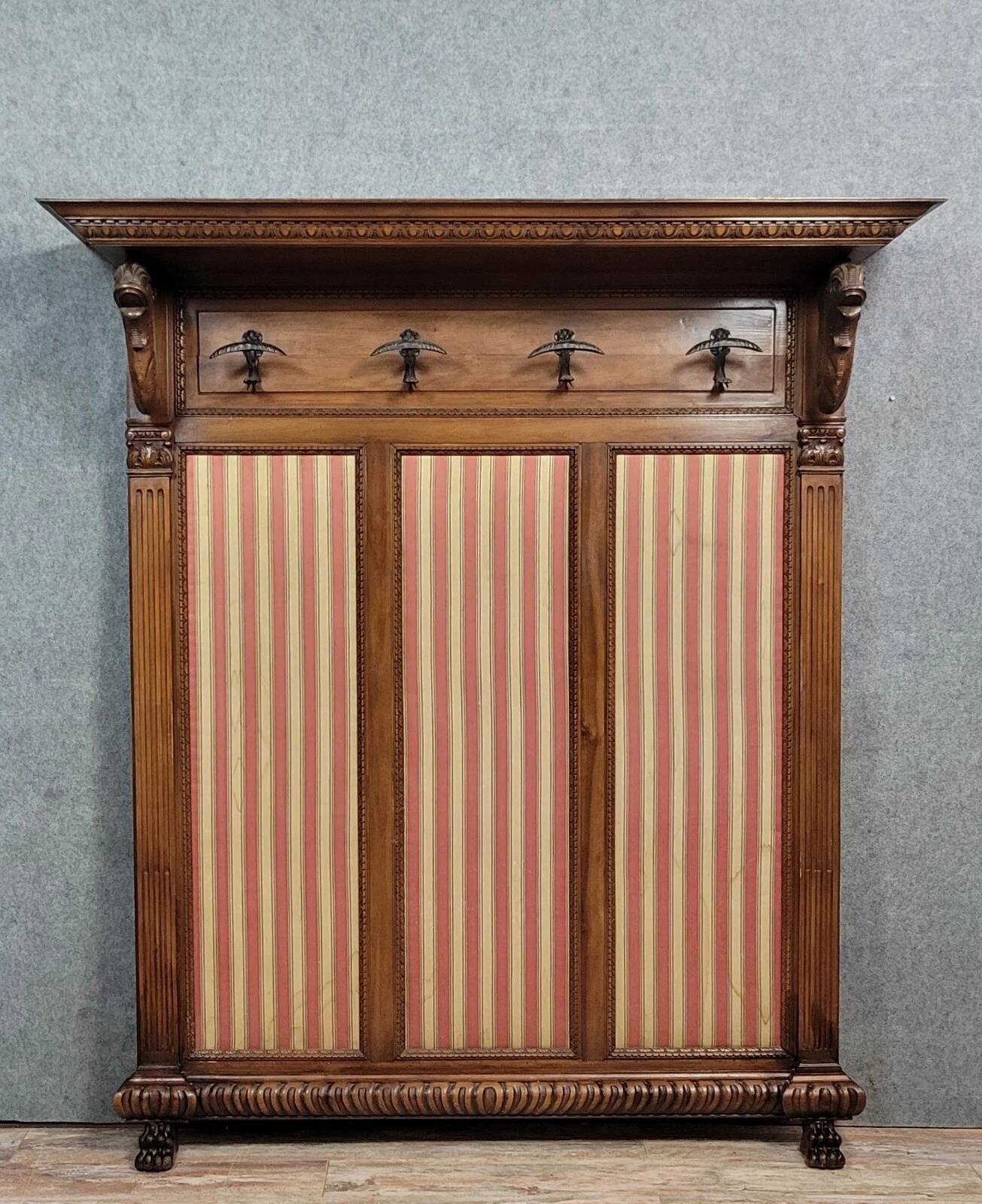Grand porte manteaux style Renaissance en noyer vers 1850