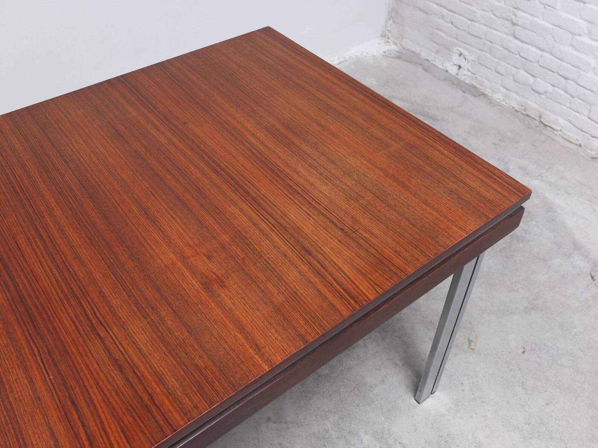 Table à manger extensible par Roger De Winter pour E.M.Y., années 1960.