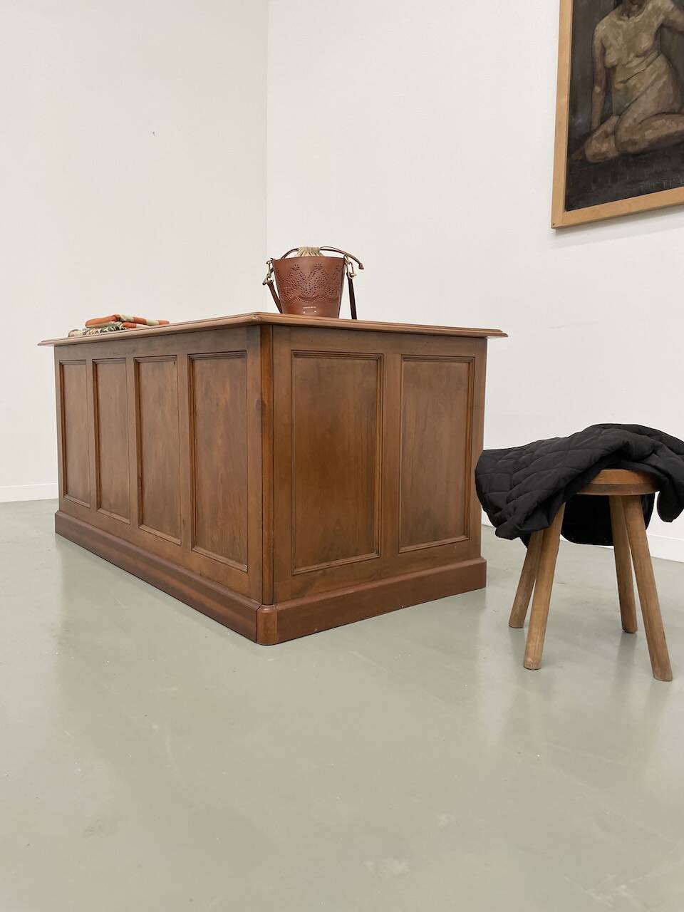 Comptoir ou bureau en noyer années 50