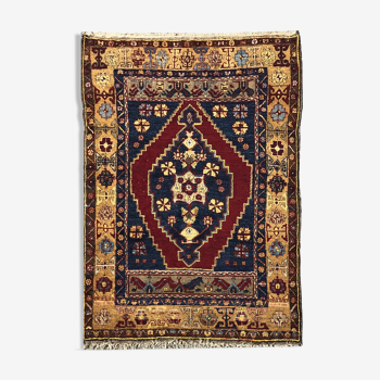 Oriental Carpet Turkish Taspinar Old Dimensions: 1.12 X 1.65 meters.
