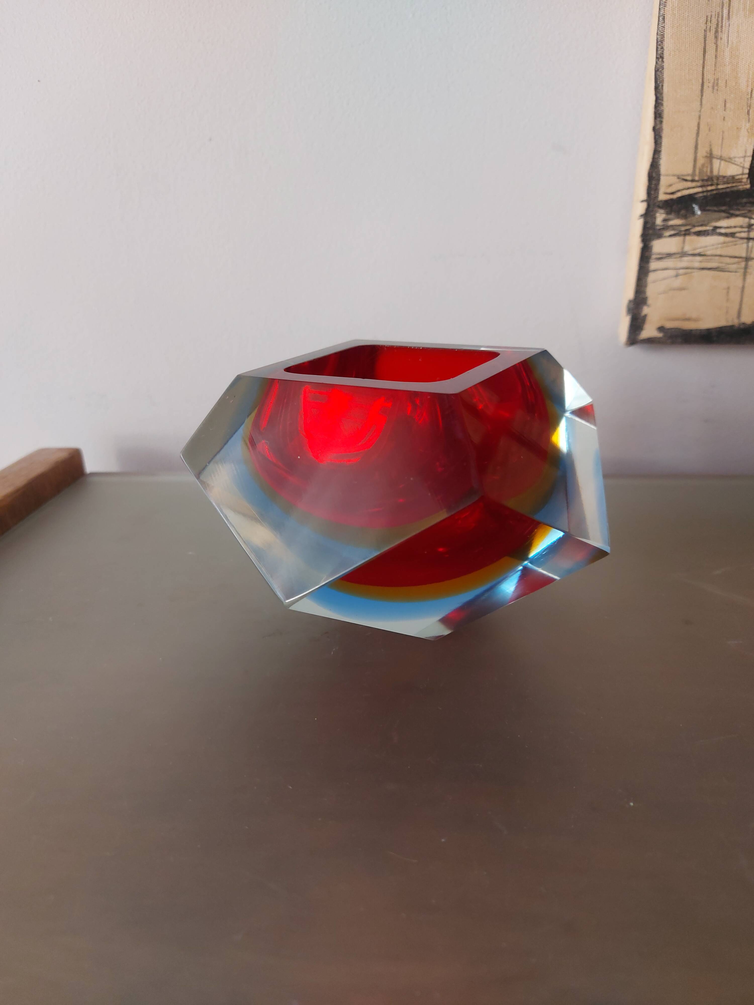 Empty pocket in Murano glass