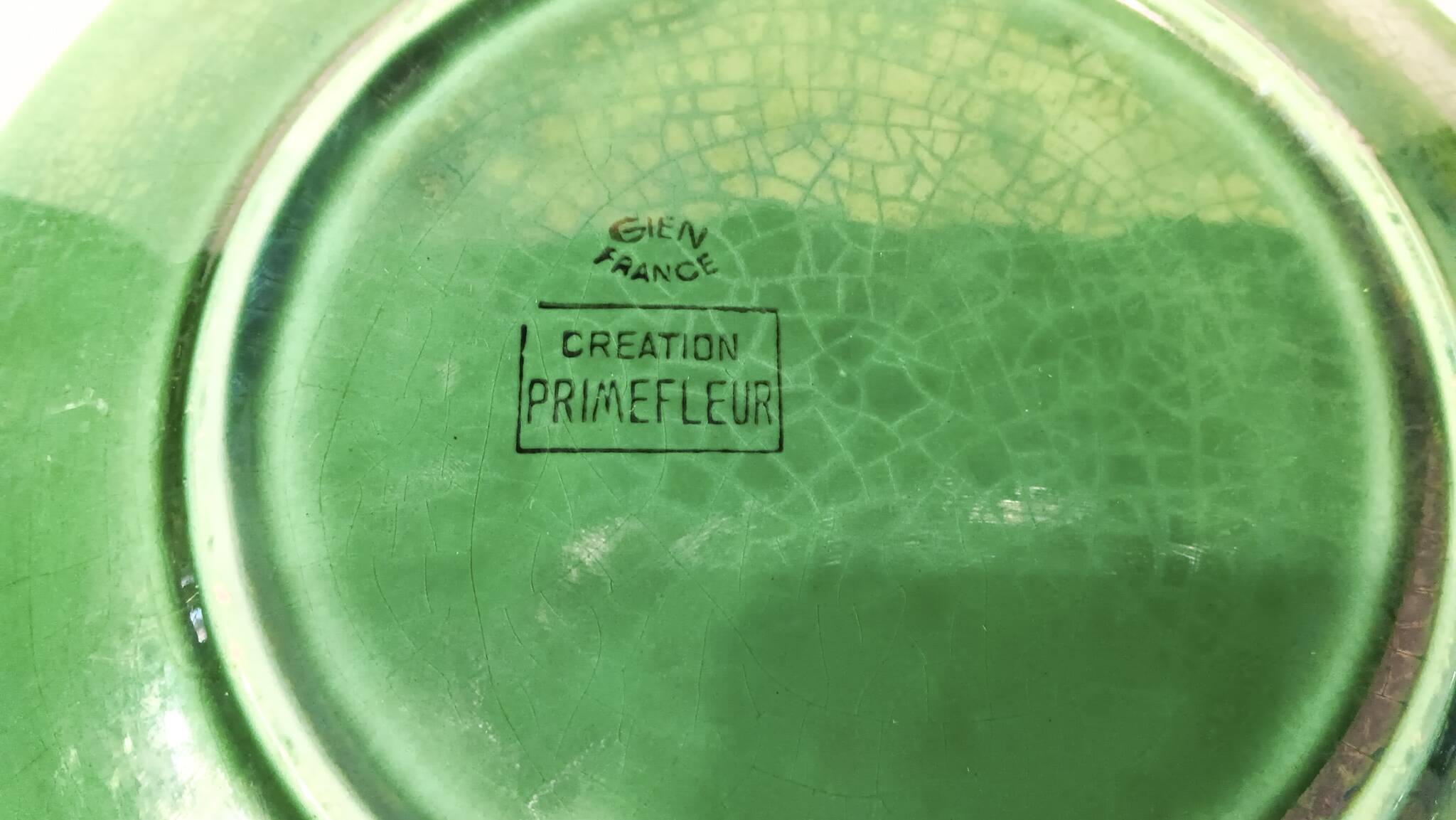 1 flat dessert plate, Gien Primefleur collection, in green slip