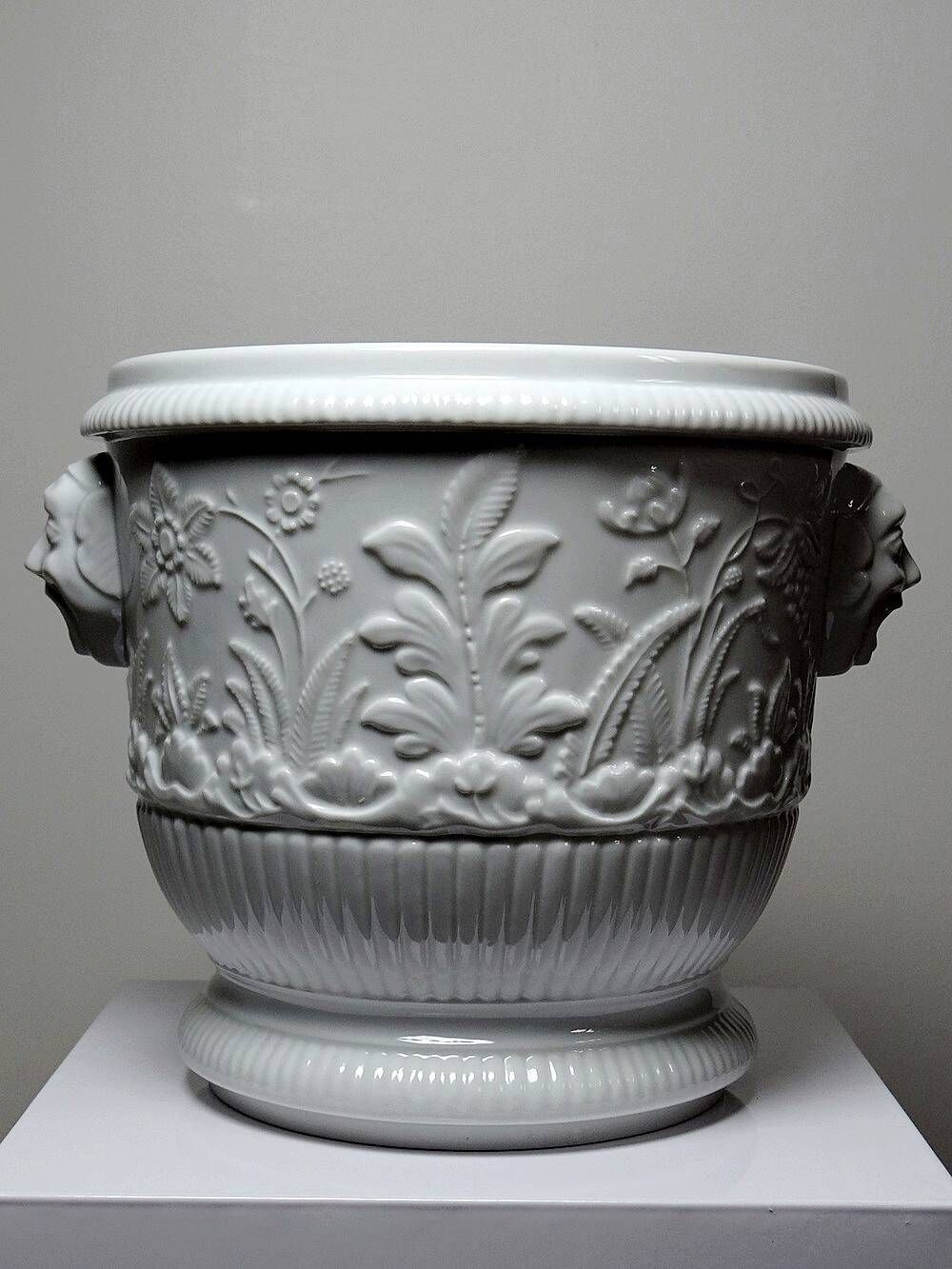 Large Haviland Limoges porcelain flowerpot / champagne bucket reproduction St Cloud