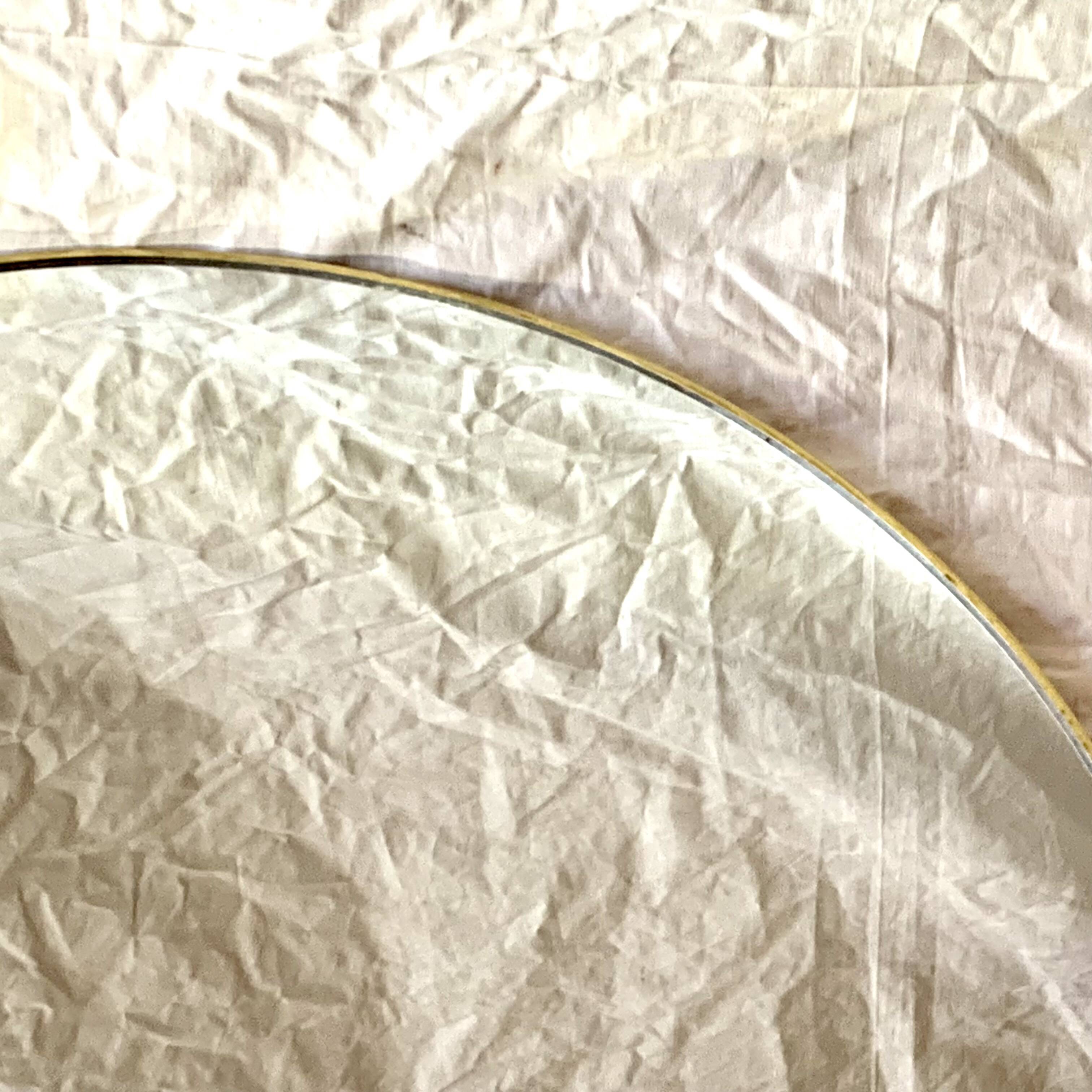 Round mirror with brass rim - 55 cm