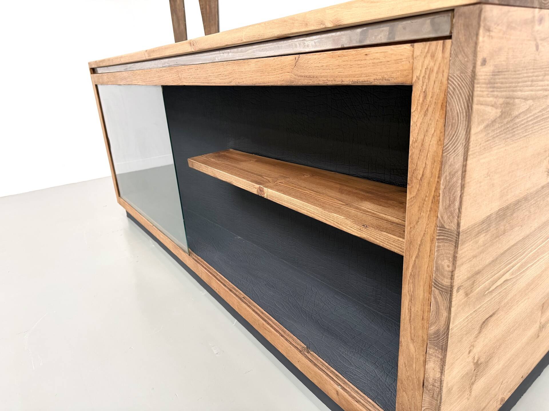 Double-sided display counter with 20 drawers