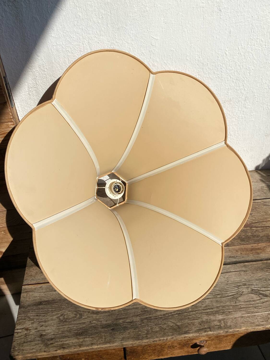 Large petal pendant in pink fabric