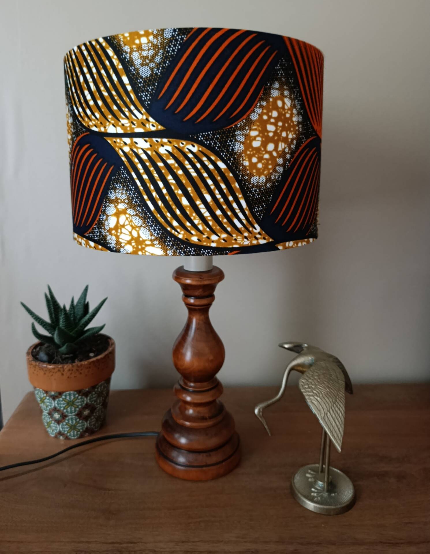 lampe bois tourné massif, imprimé wax ethnique