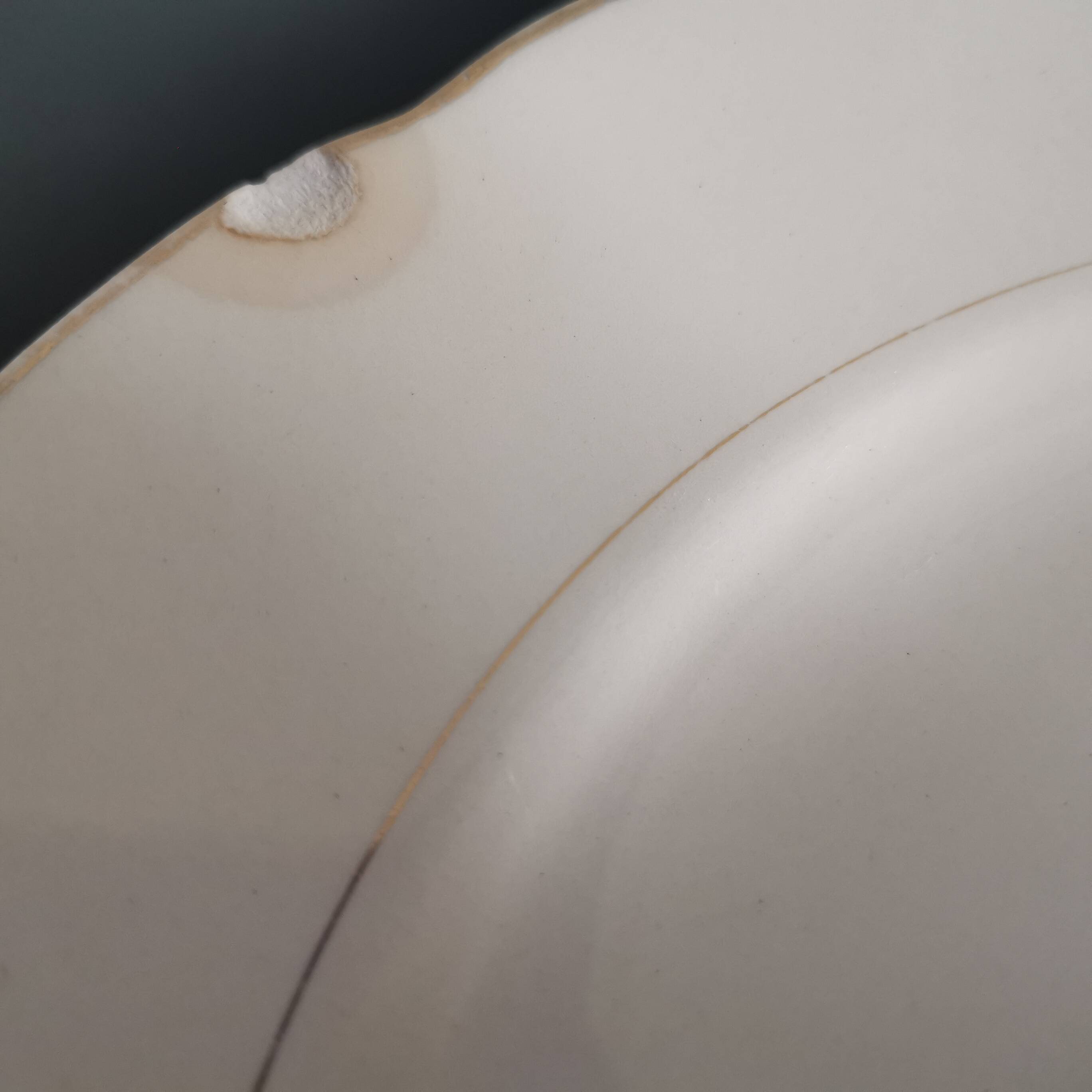 Set of 6 Villeroy and Boch flat plates in ivory color and gold edging