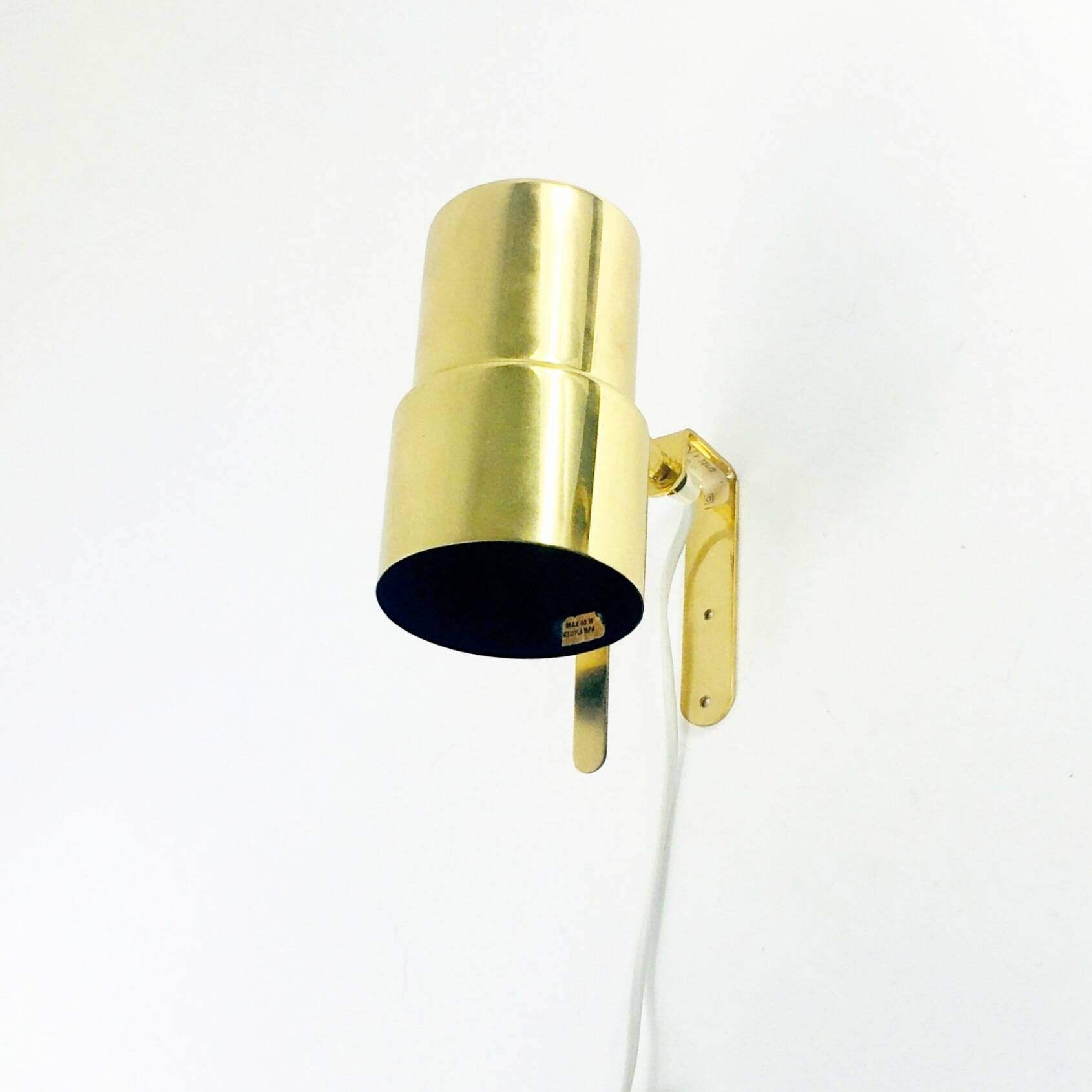 Pair of Scandinavian Polished Brass Wall Lights Model V-324 by Hans-Agne Jakobsson, Sweden, 1960s