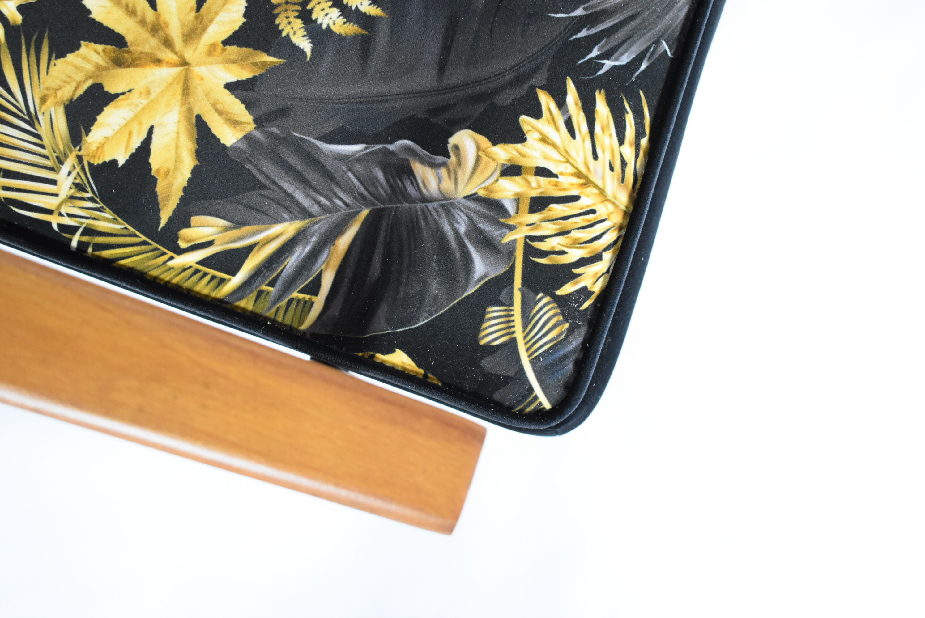 Armchair "Fox" designed by Henryk Lis 1970