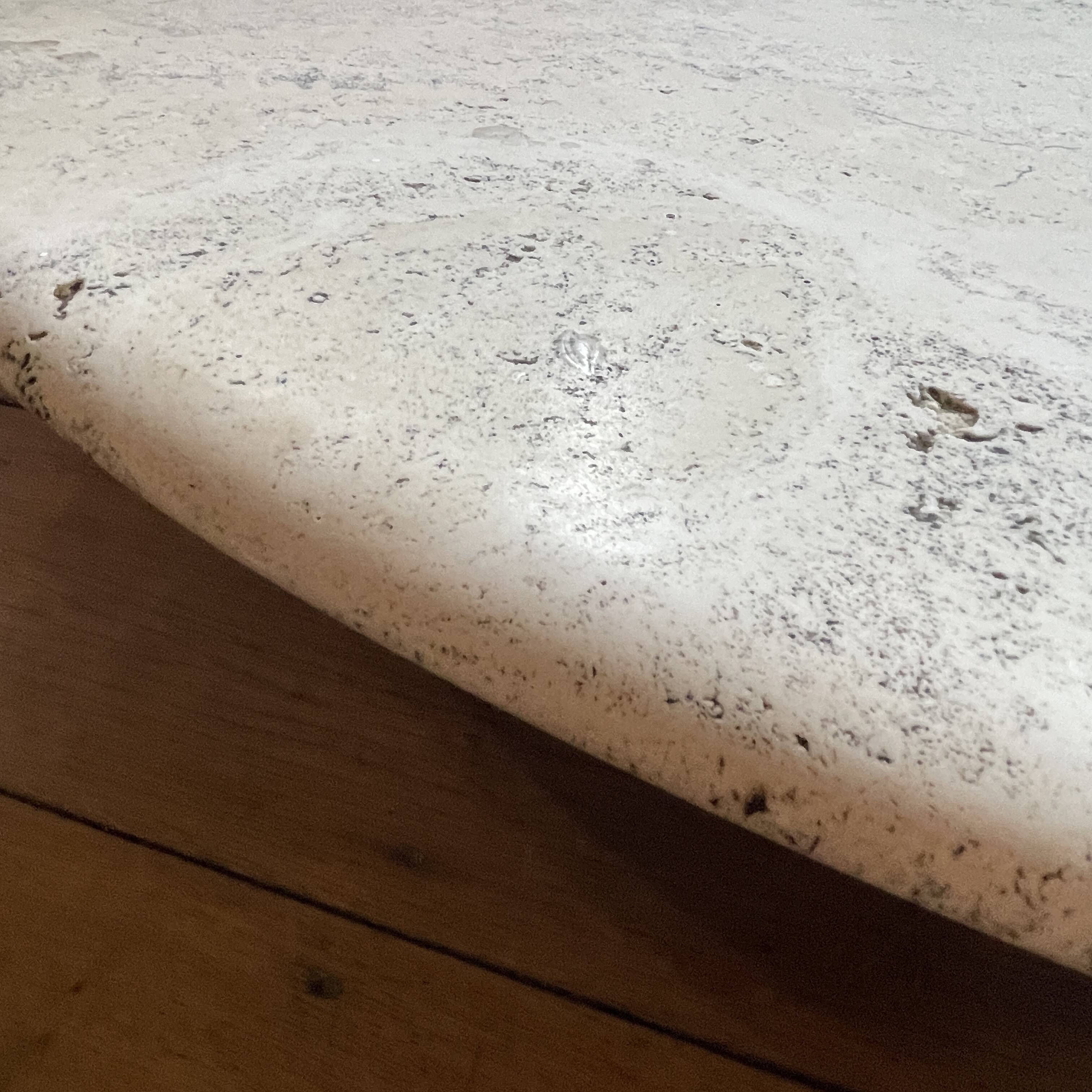 Round travertine coffee table, attributed to Angelo Mangiarotti, central cylindrical leg, 1970s