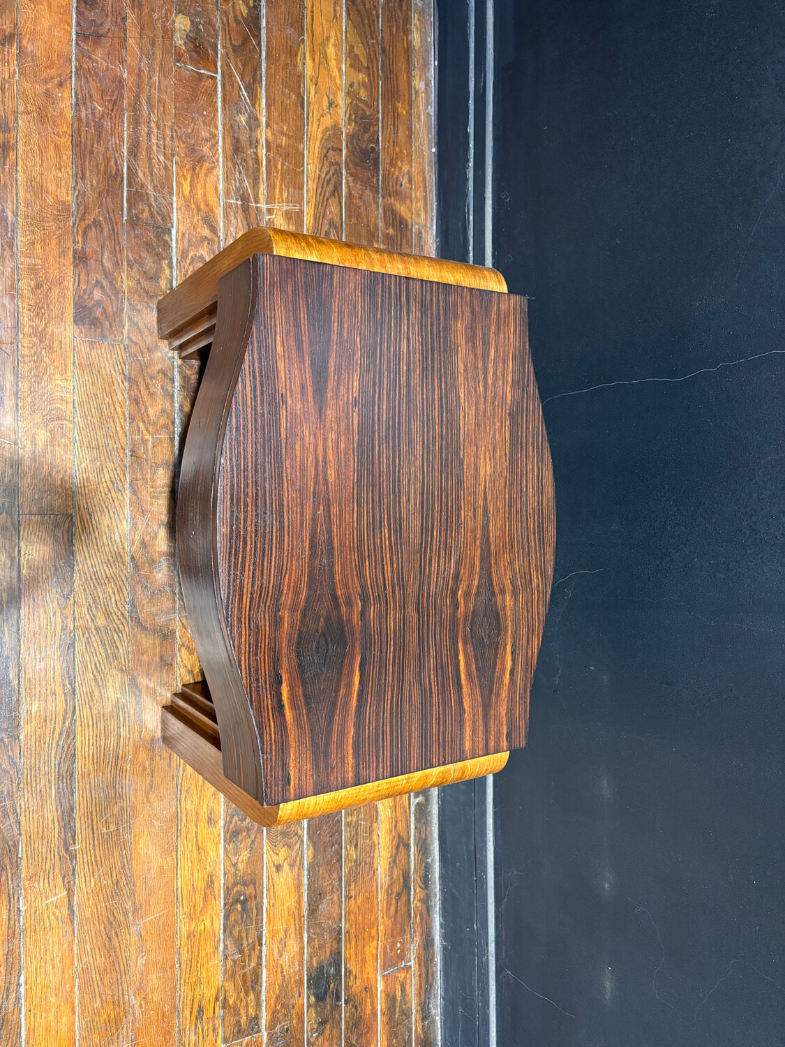 Solid wood side table – Vintage charm and timeless elegance