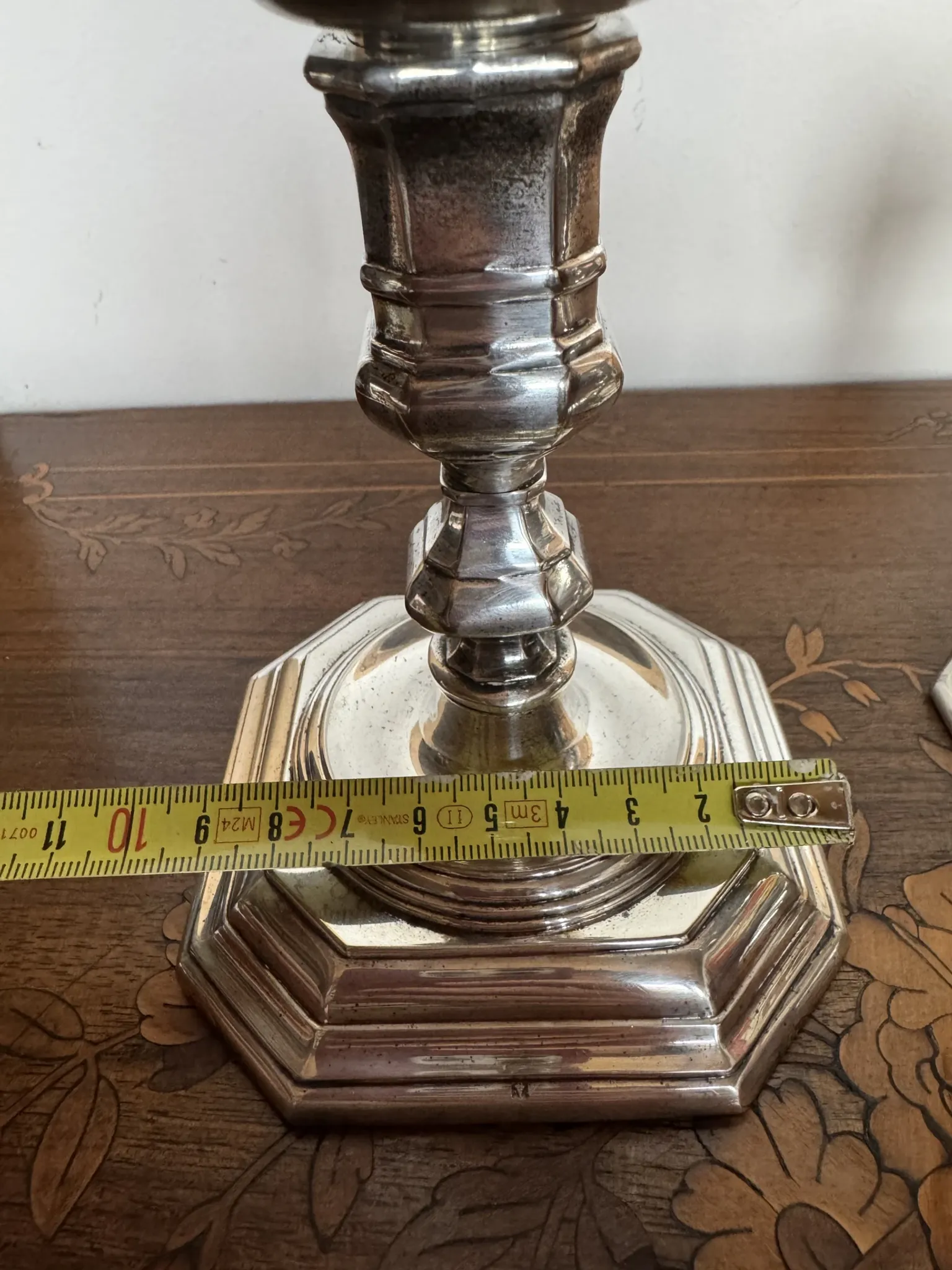 Paire de bougeoirs de style Louis XV