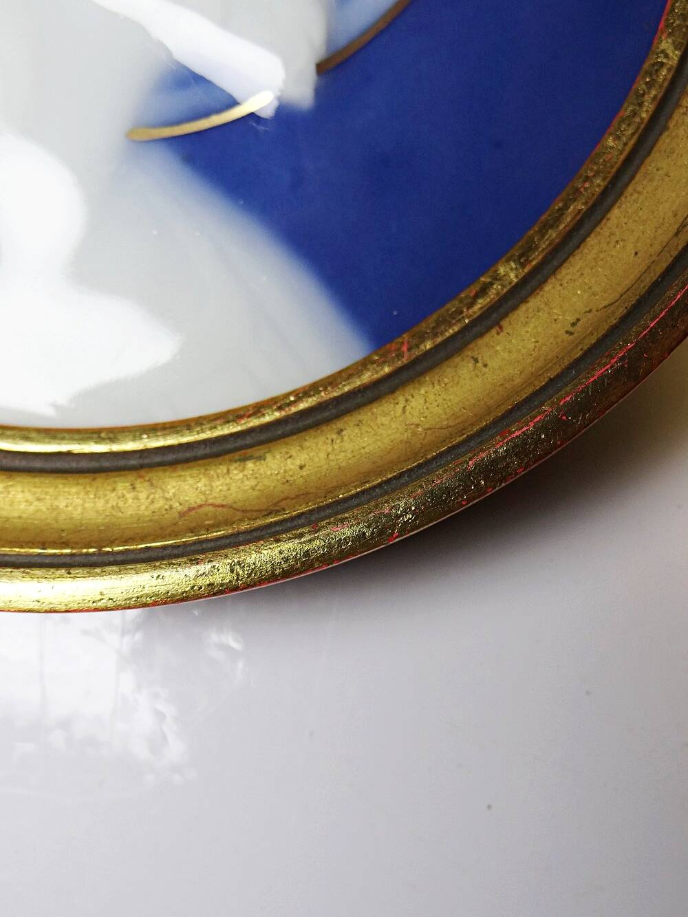 Pair of religious medallions in Limoges porcelain, circa 1900-1930.