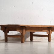 Table basse ancienne en bois de pin – Chine, circa 1930
