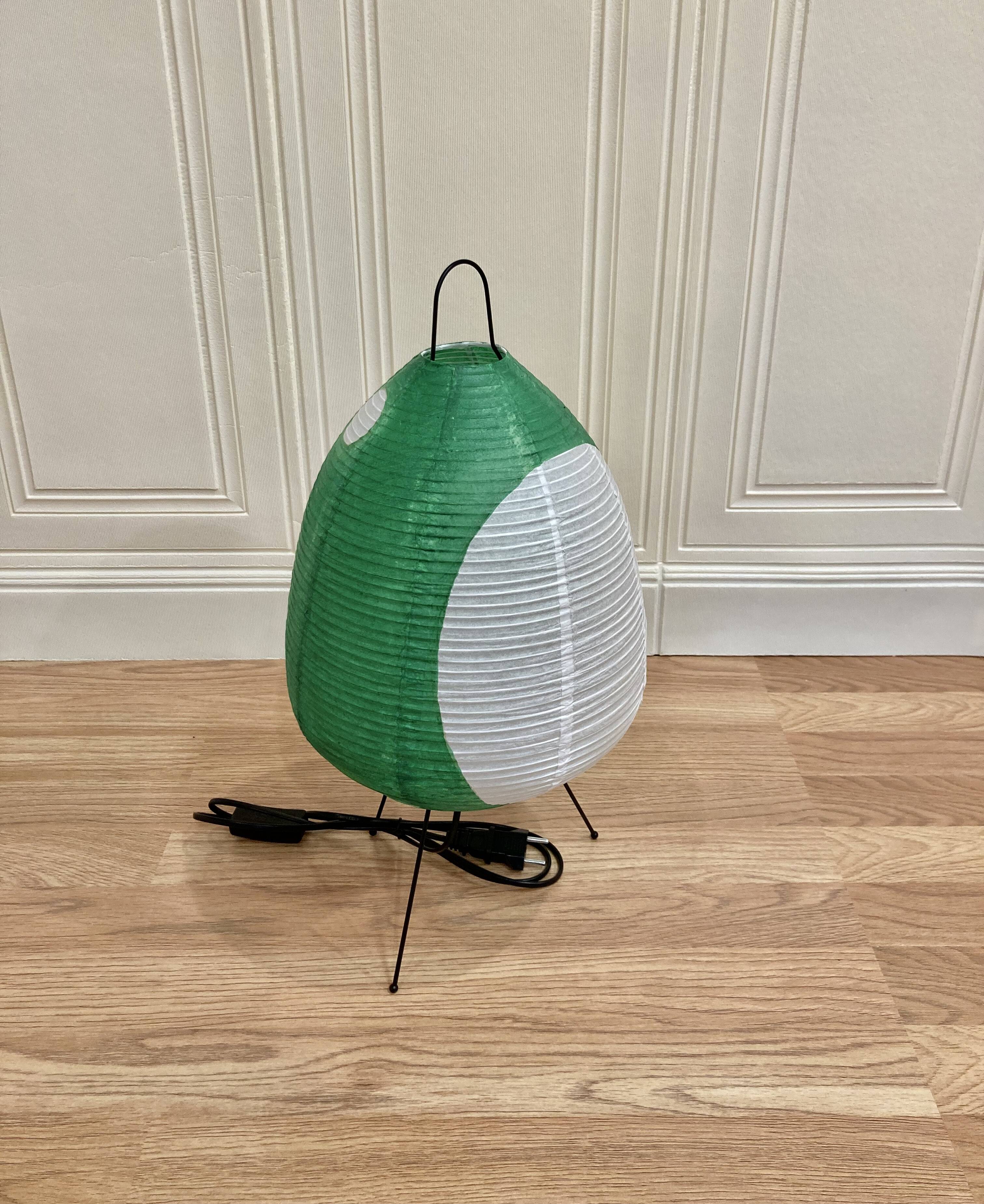 Lampe verte "design papier et métal".