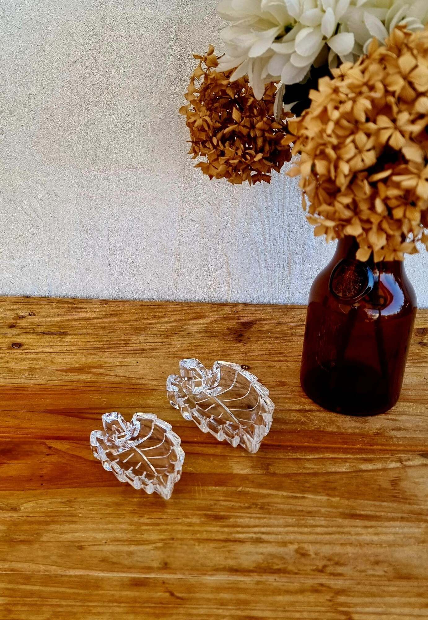 Pair of vintage leaf-shaped glass bowls from the 1970s.
