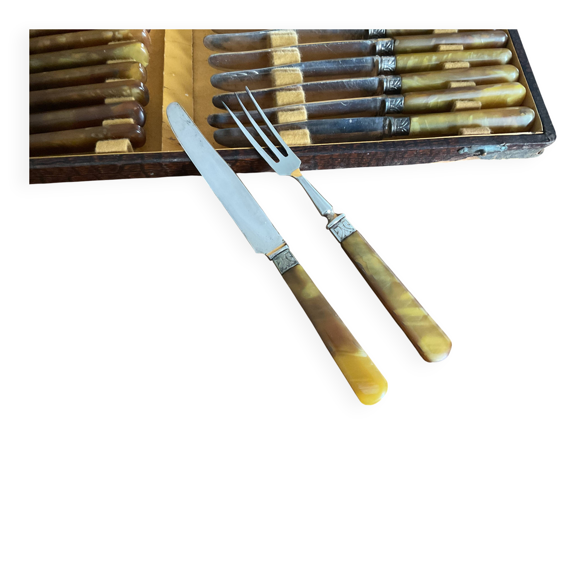 Dessert/cheese cutlery set 17cm Bakelite or horn handles?