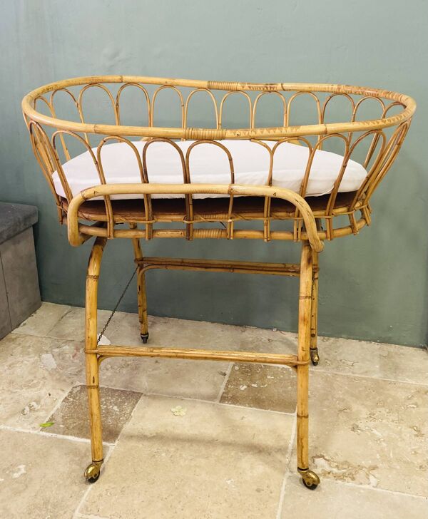 Berceau vintage en rotin
