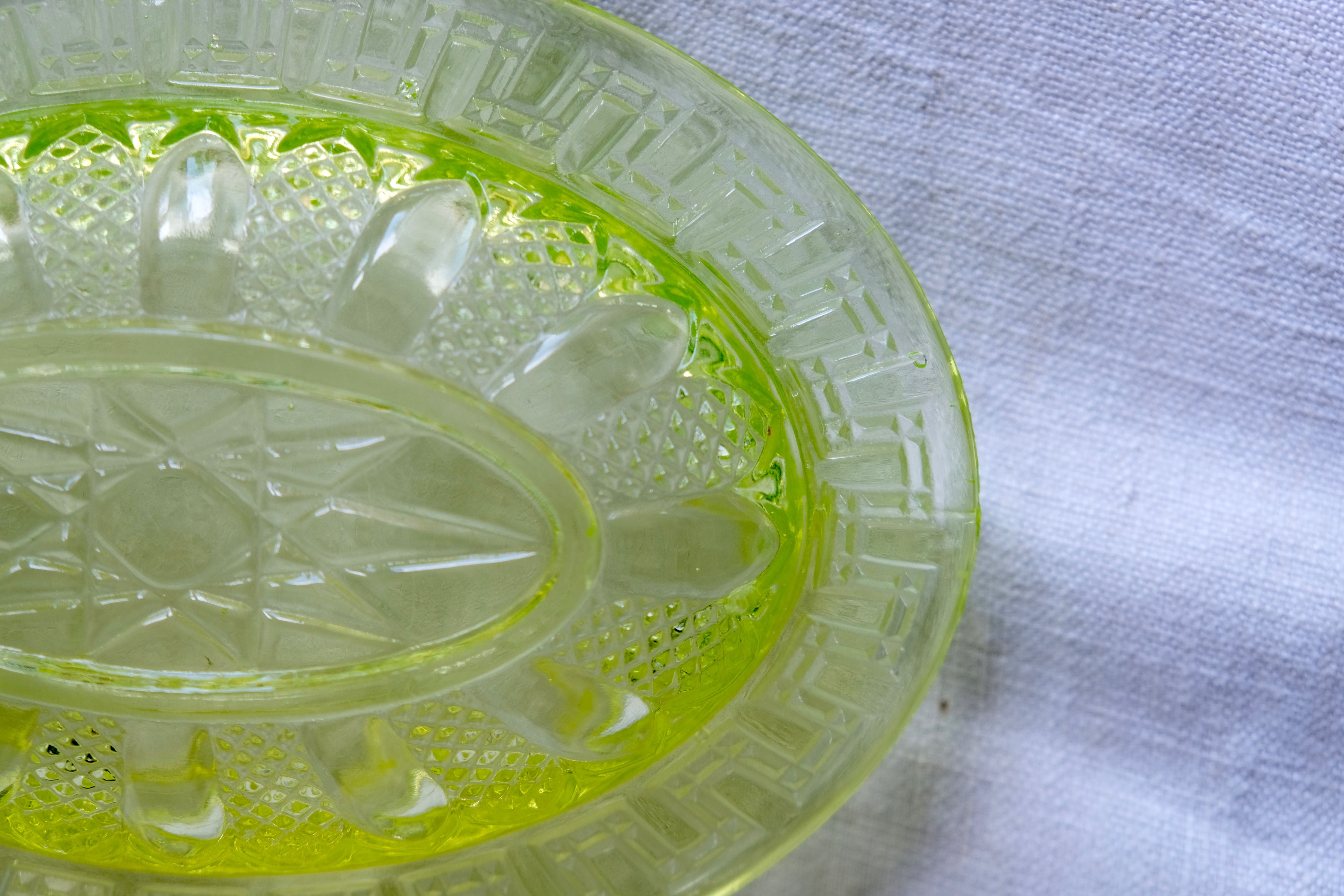 Fruit cup in yellow wealine moulded crystal 19th / 20th century
