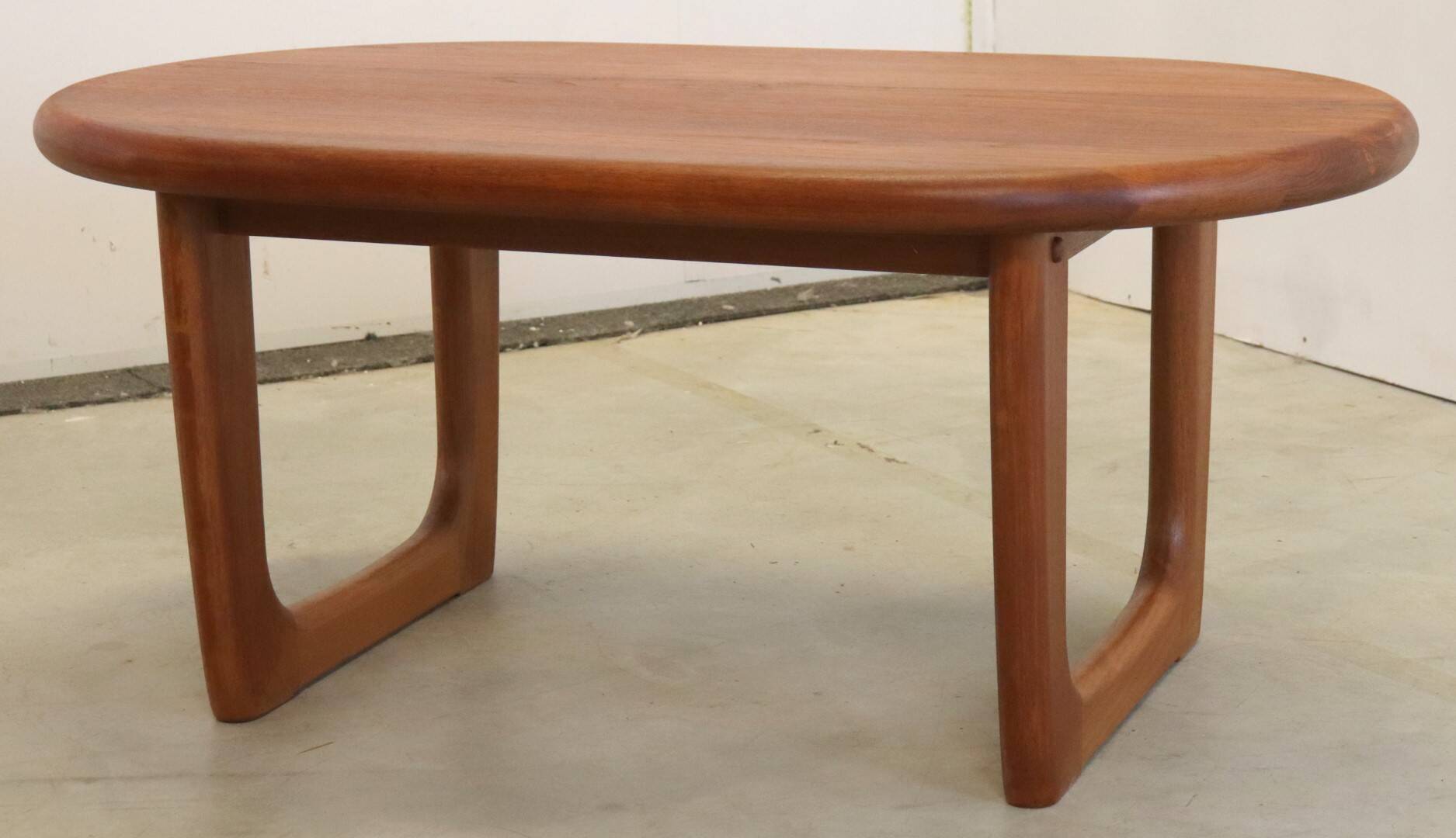 Table de salon design Niels Bach en teck deens 'Hansen'