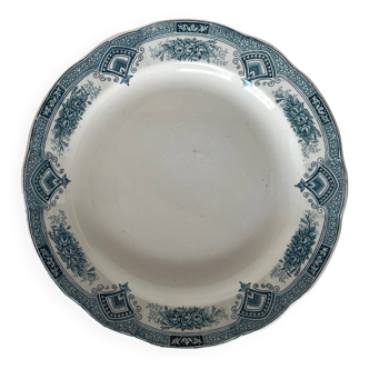 Plat ancien en terre de fer