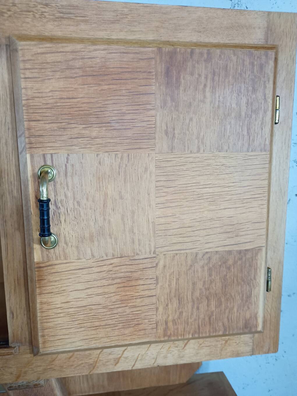 1950s two-body buffet, oak veneer, tapered legs.