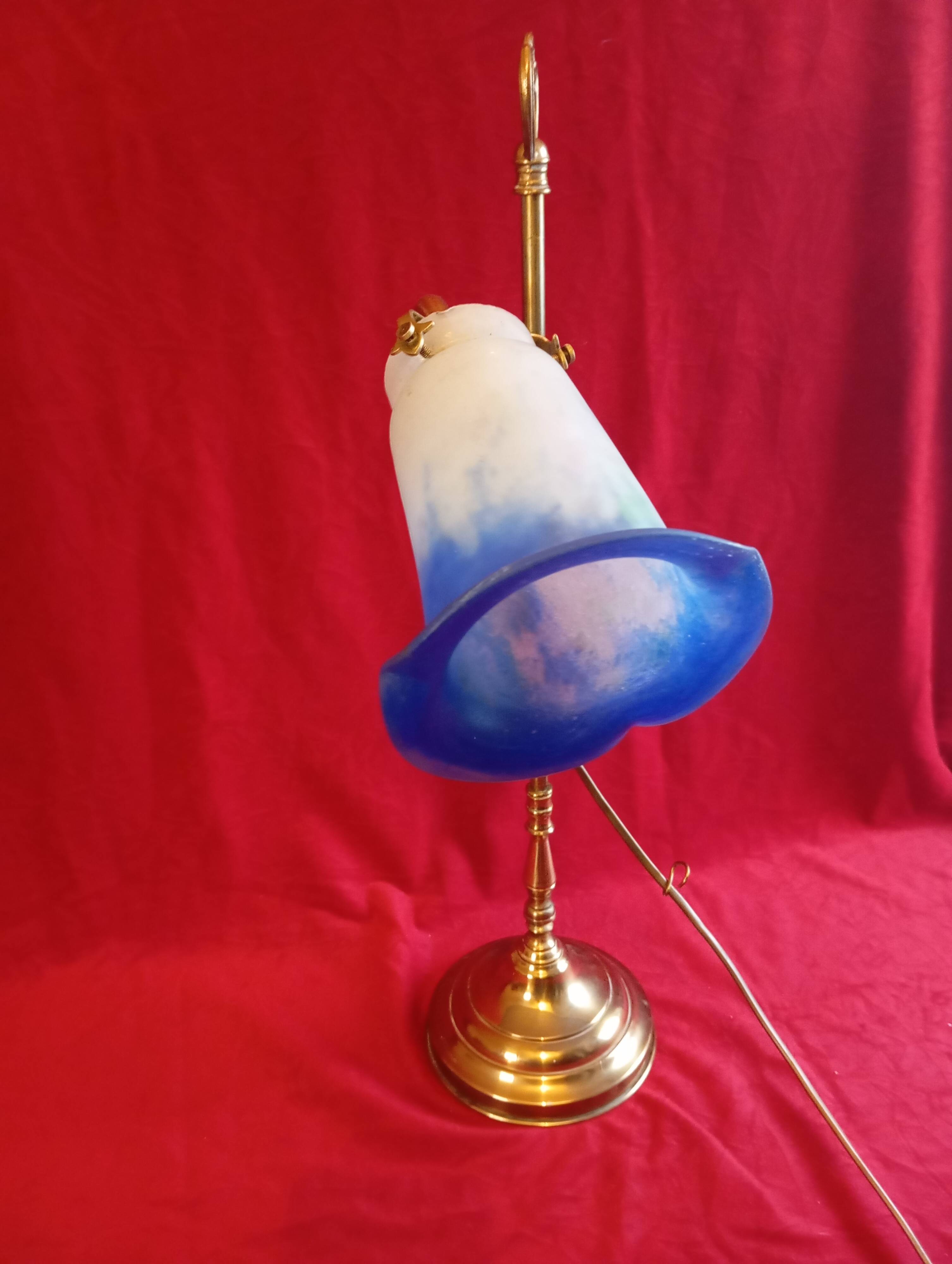 Brass floor lamp with tulip-shaped glass paste shade