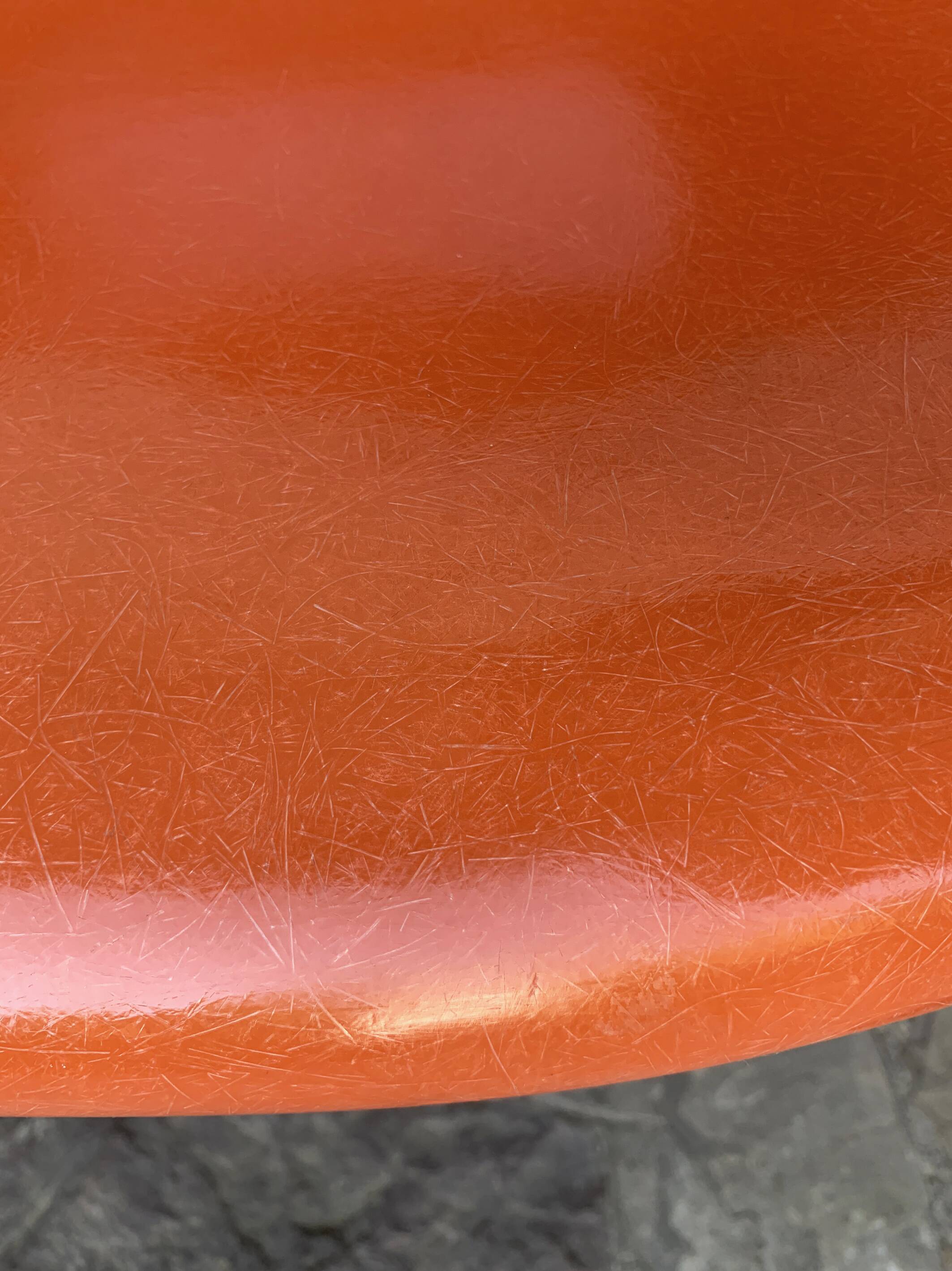 Fauteuil Eames DAR orange, base Eiffel originale, Herman Miller, 1960