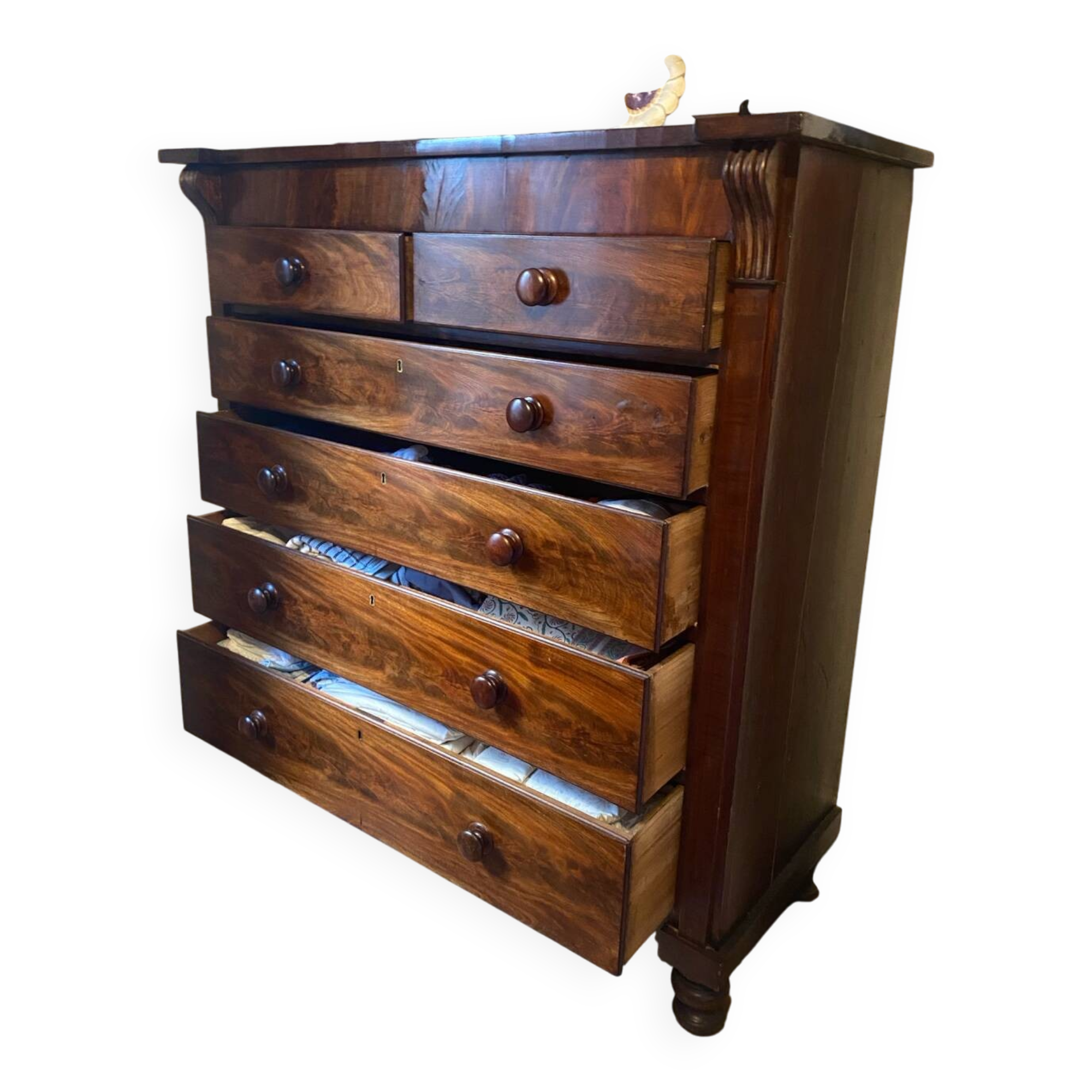 Chest of drawers