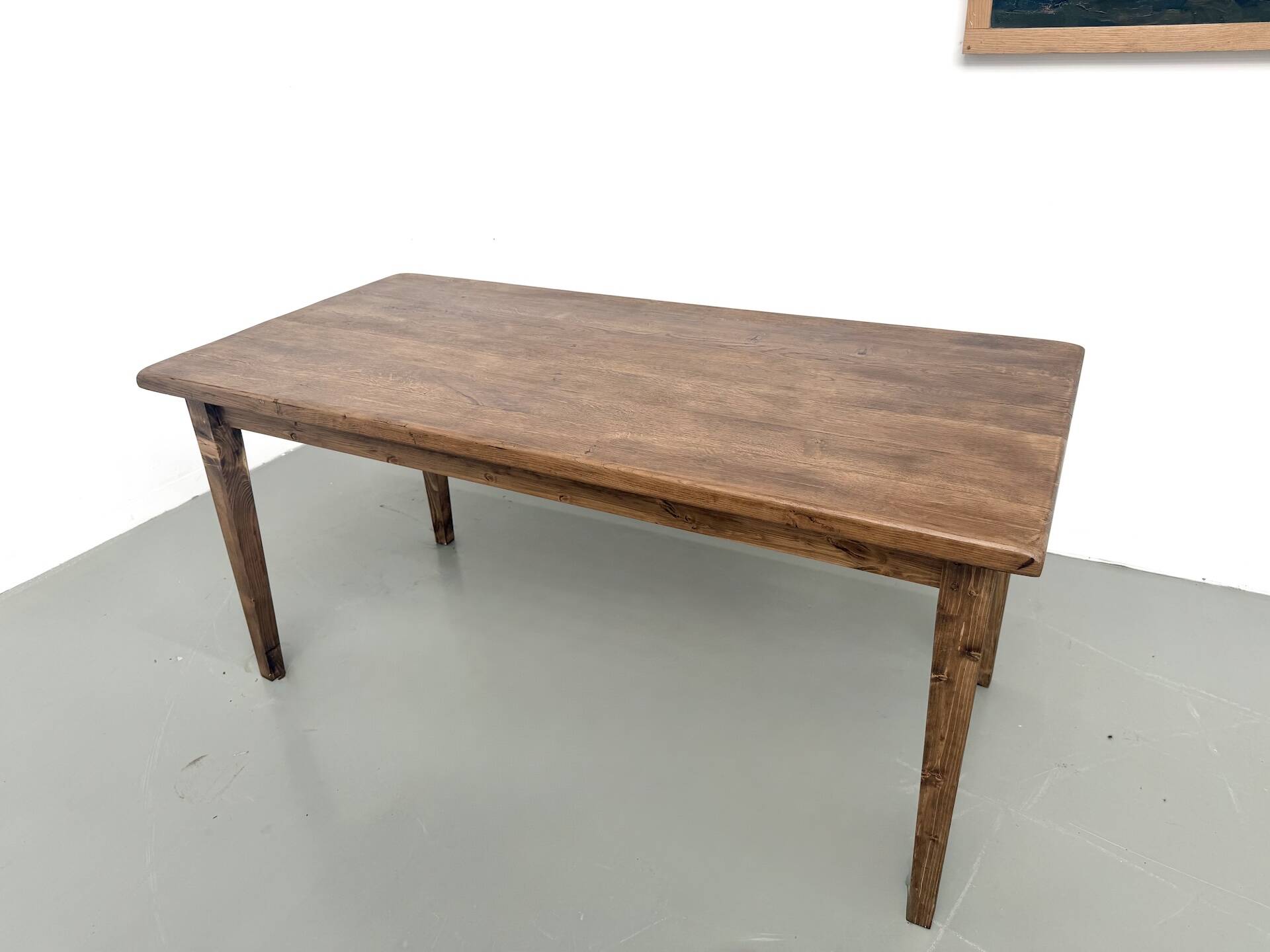 Table de ferme en chêne massif, pieds fuseaux en pin, France, années 1950
