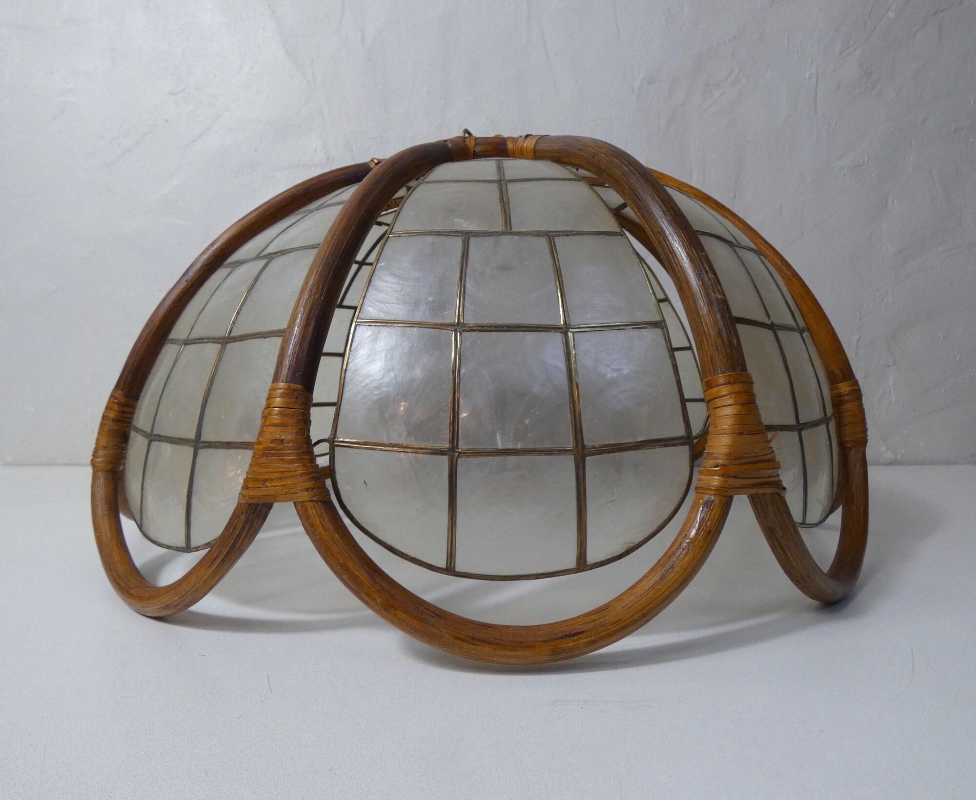 Lamp in mother-of-pearl brass and rattan