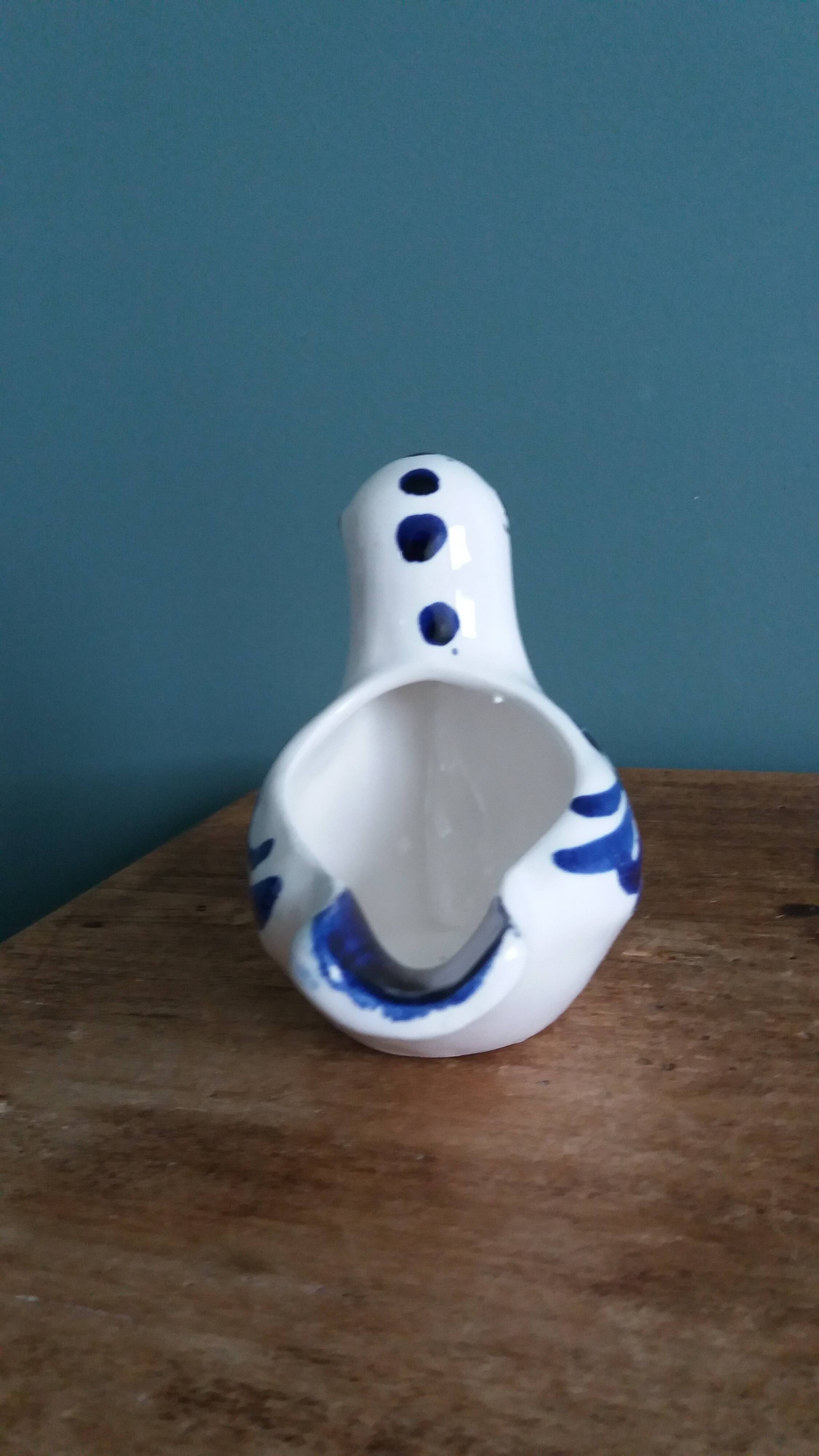 Zoomorphic bird ashtray, hand-decorated ceramic GL, Italy.