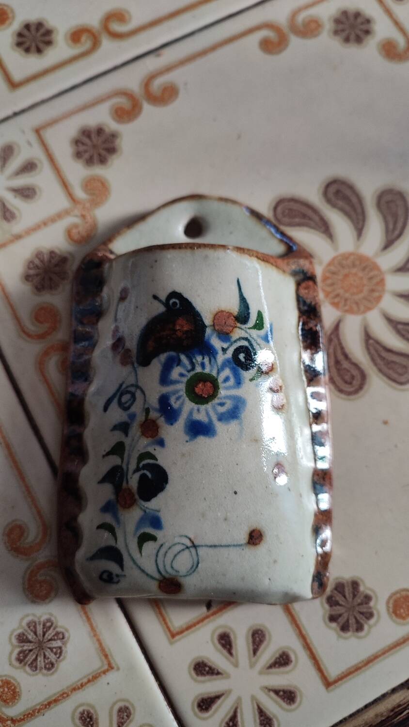Petit vase mural en céramique