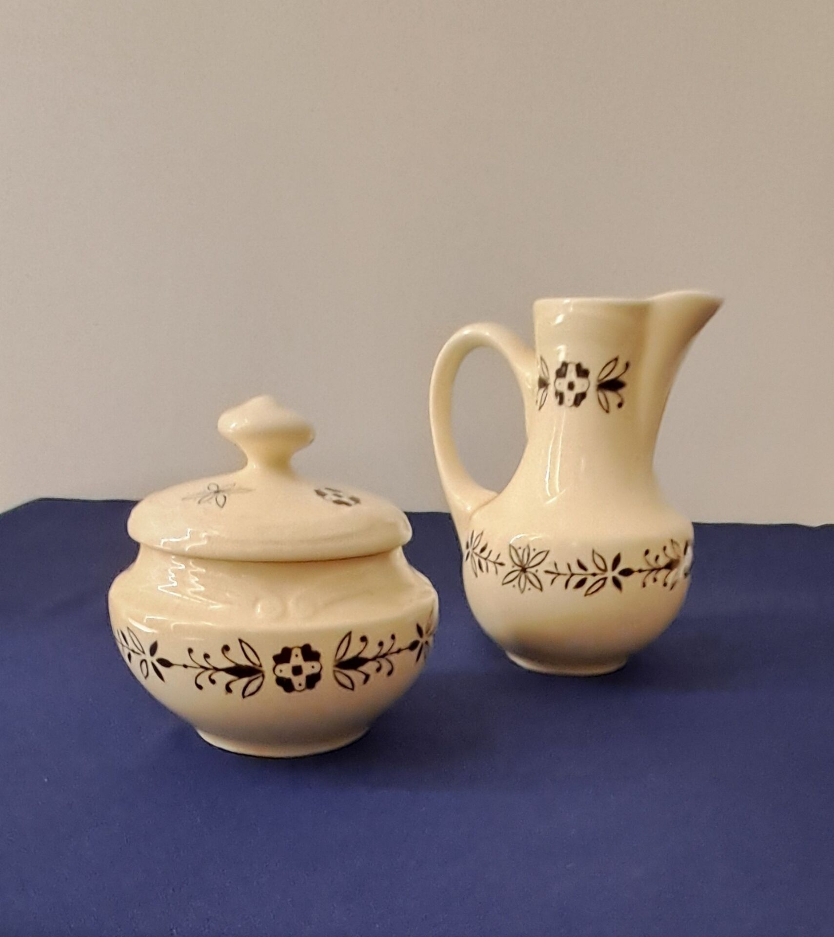 Jug and sugar bowl from Valenciennes by the Gien pottery. Vintage.
