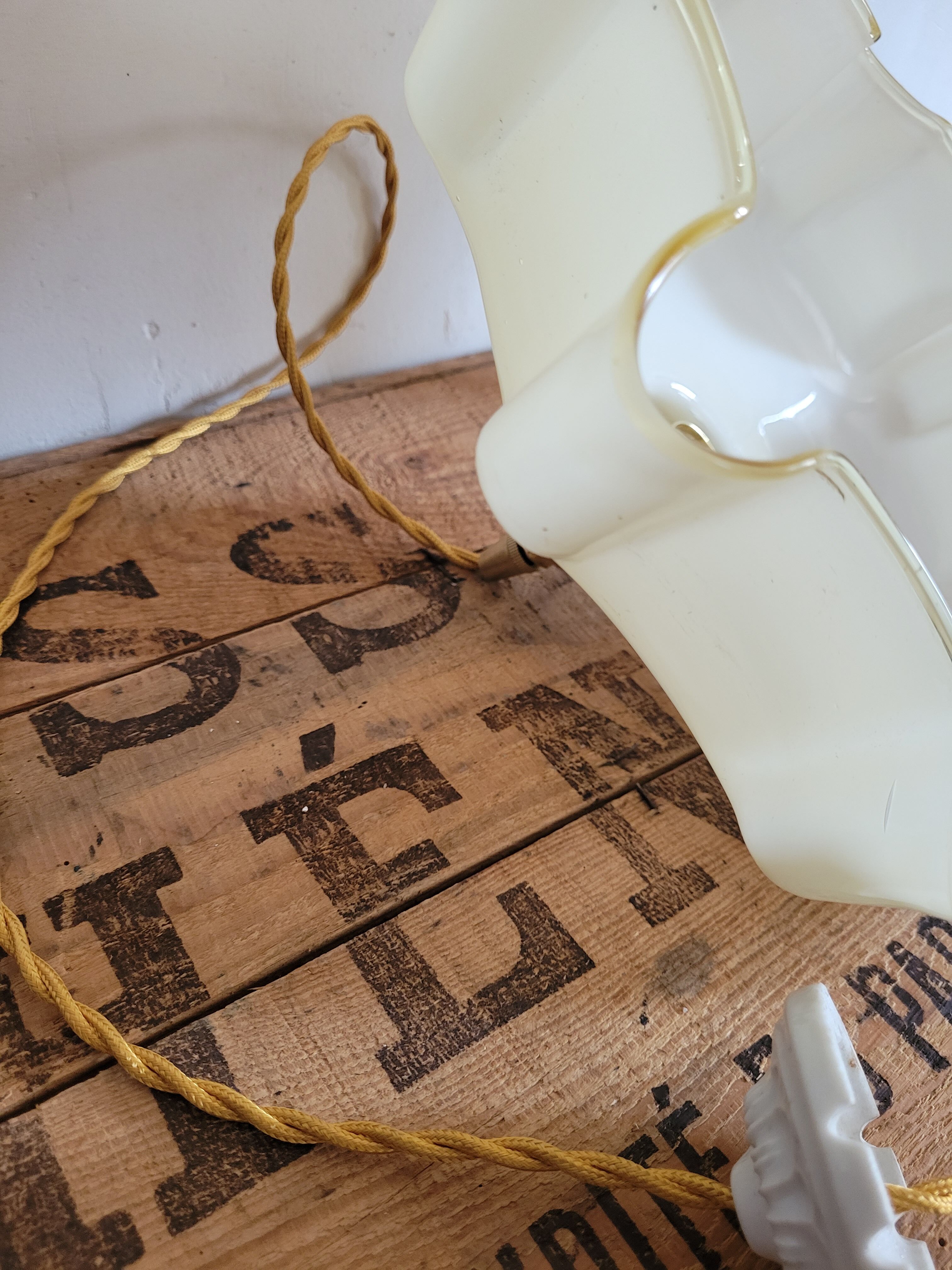 Yellow opaline suspension