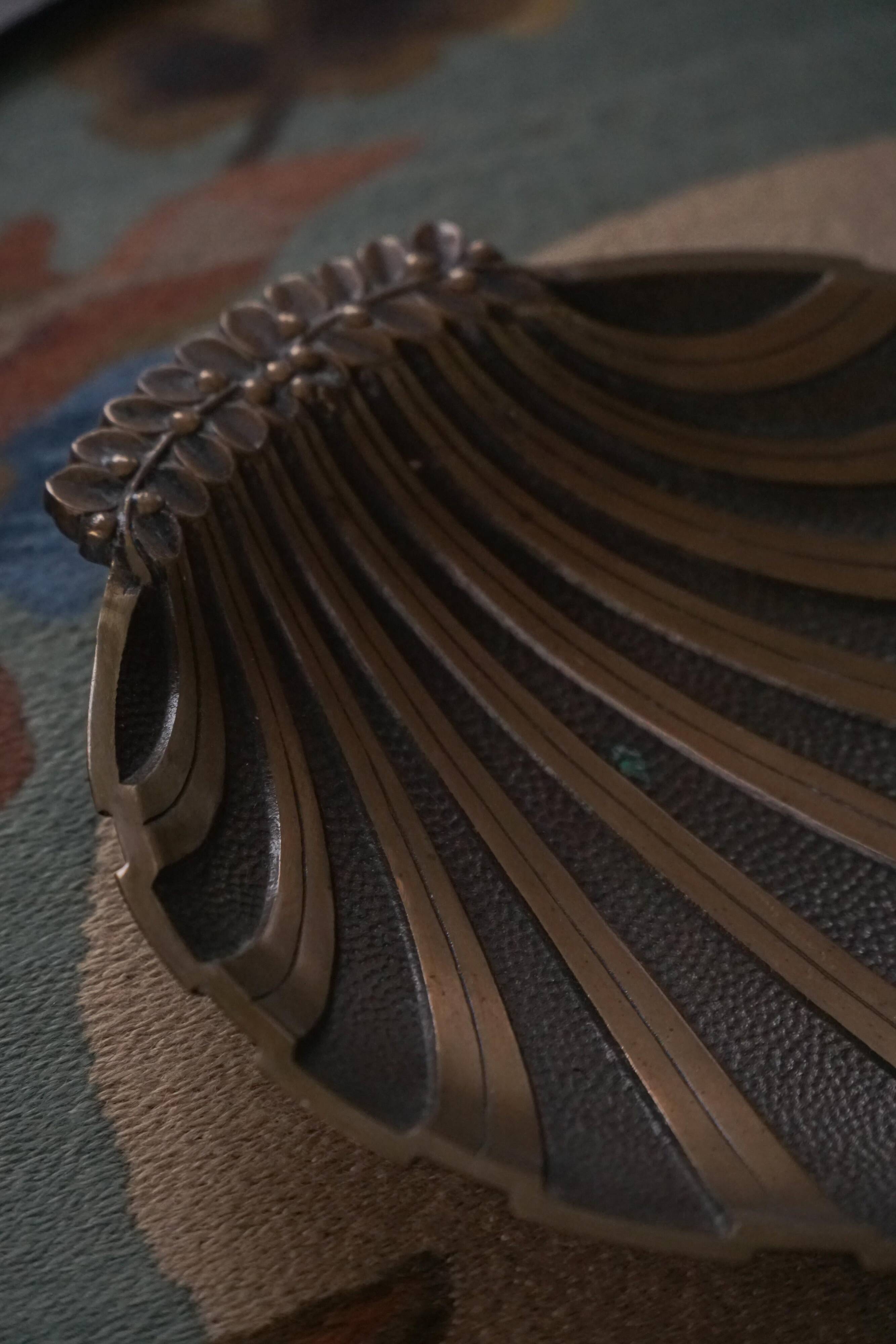 Danish Art Deco decorative shell bowl in bronze, 1930s–1940s.