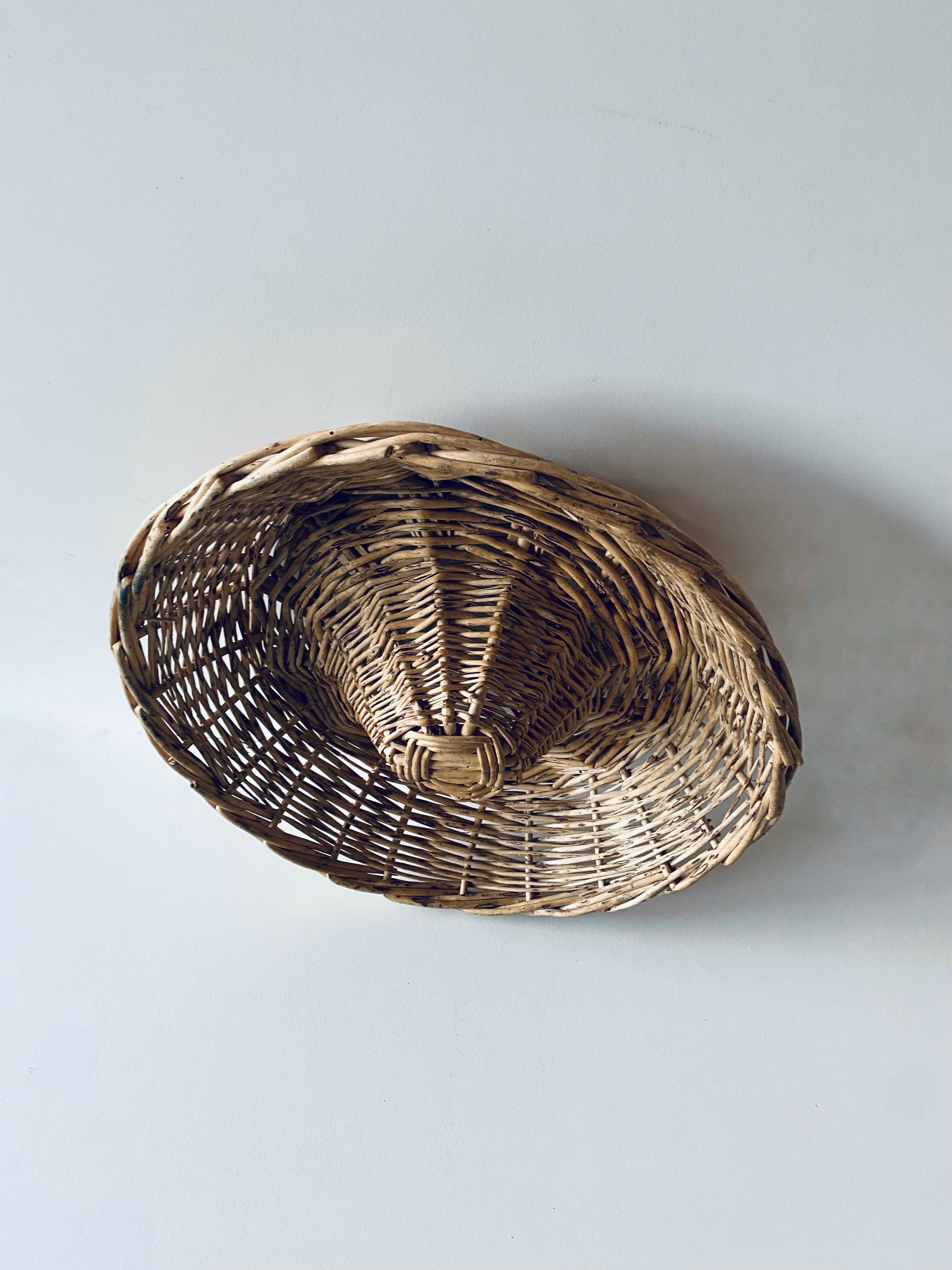 Old baker's panière