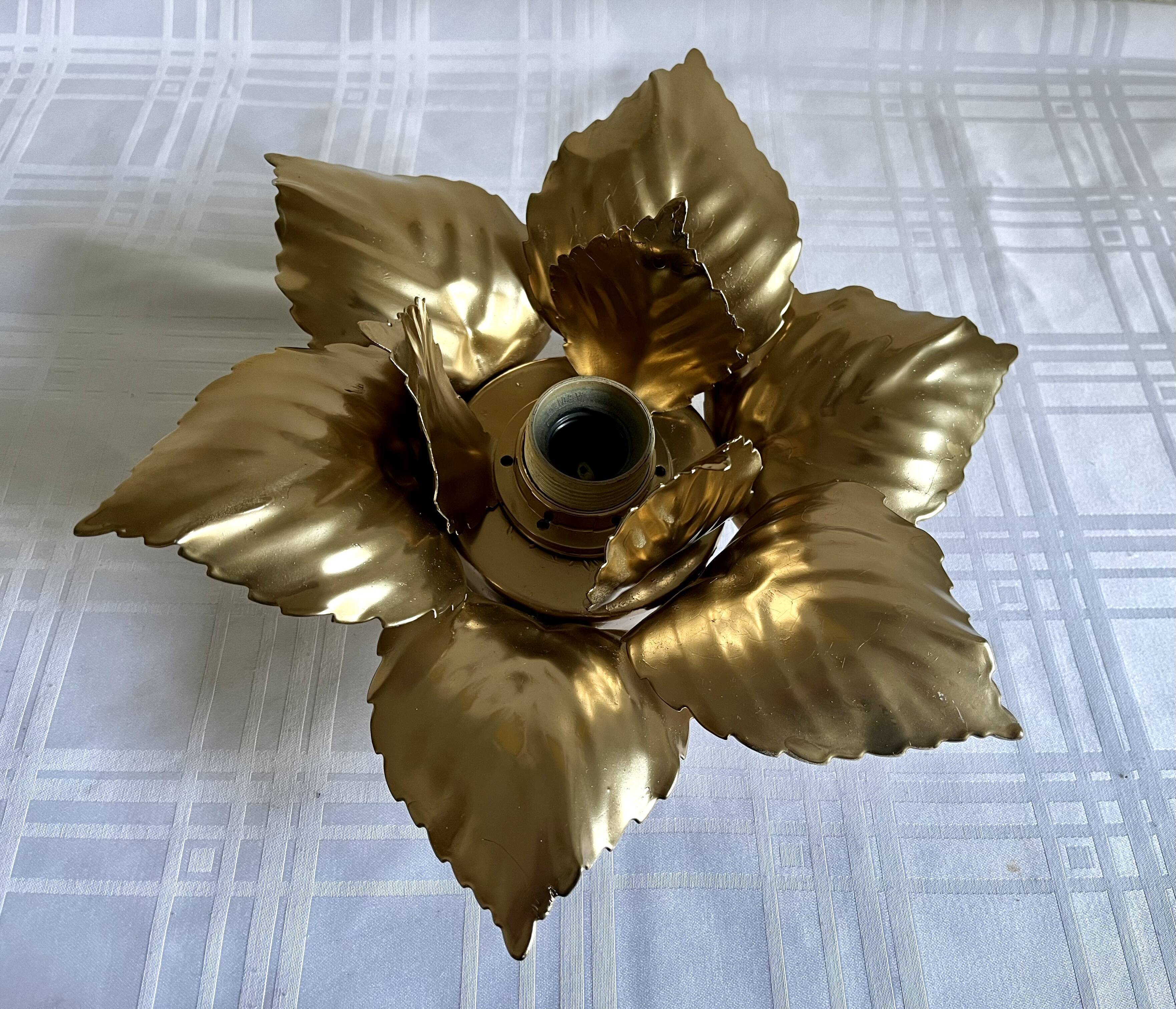 Golden flower wall lamp