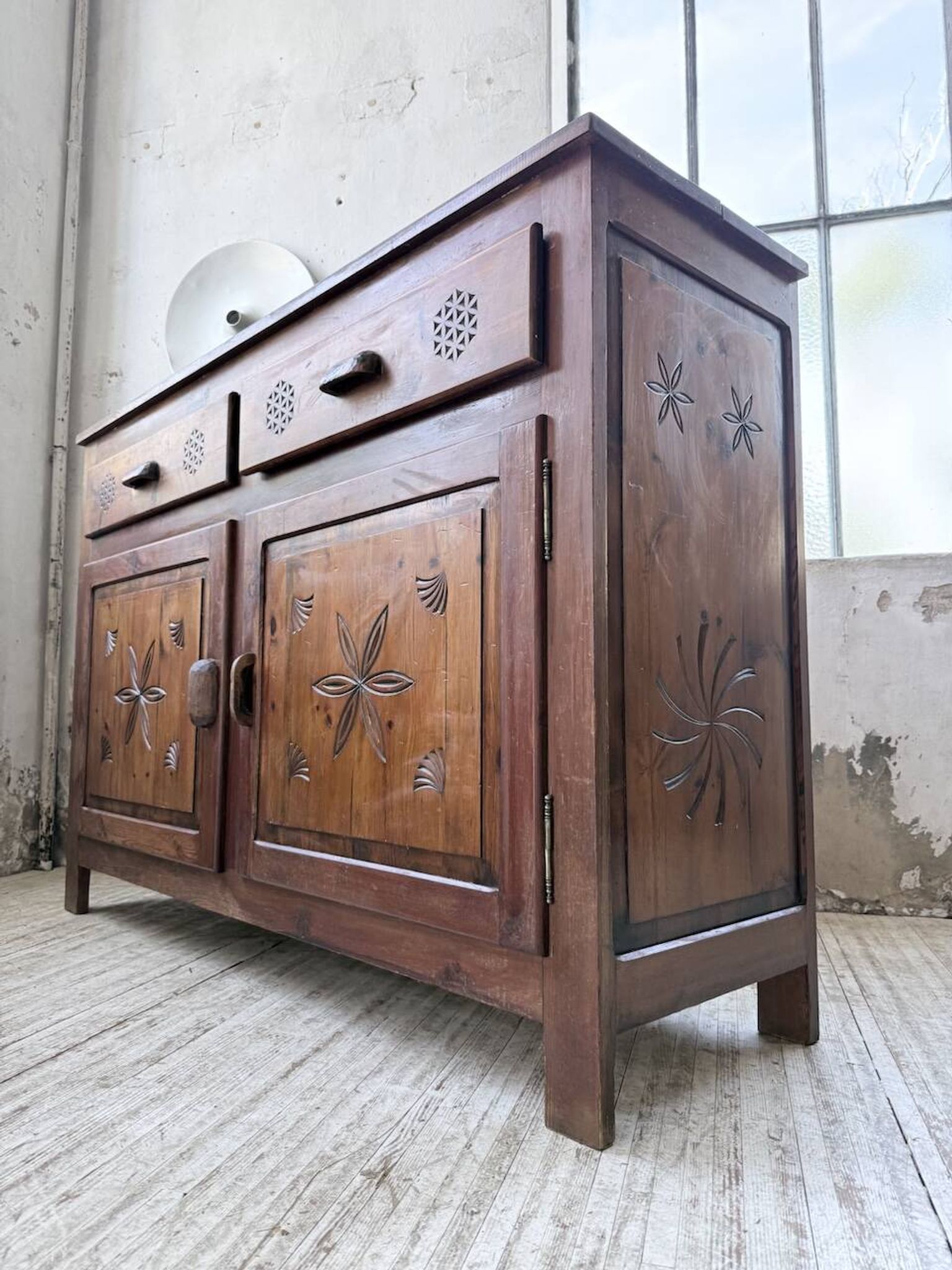 Meuble de rangement confiturier art populaire savoyard 1950