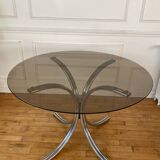 Table ronde en métal et verre fumé années 70