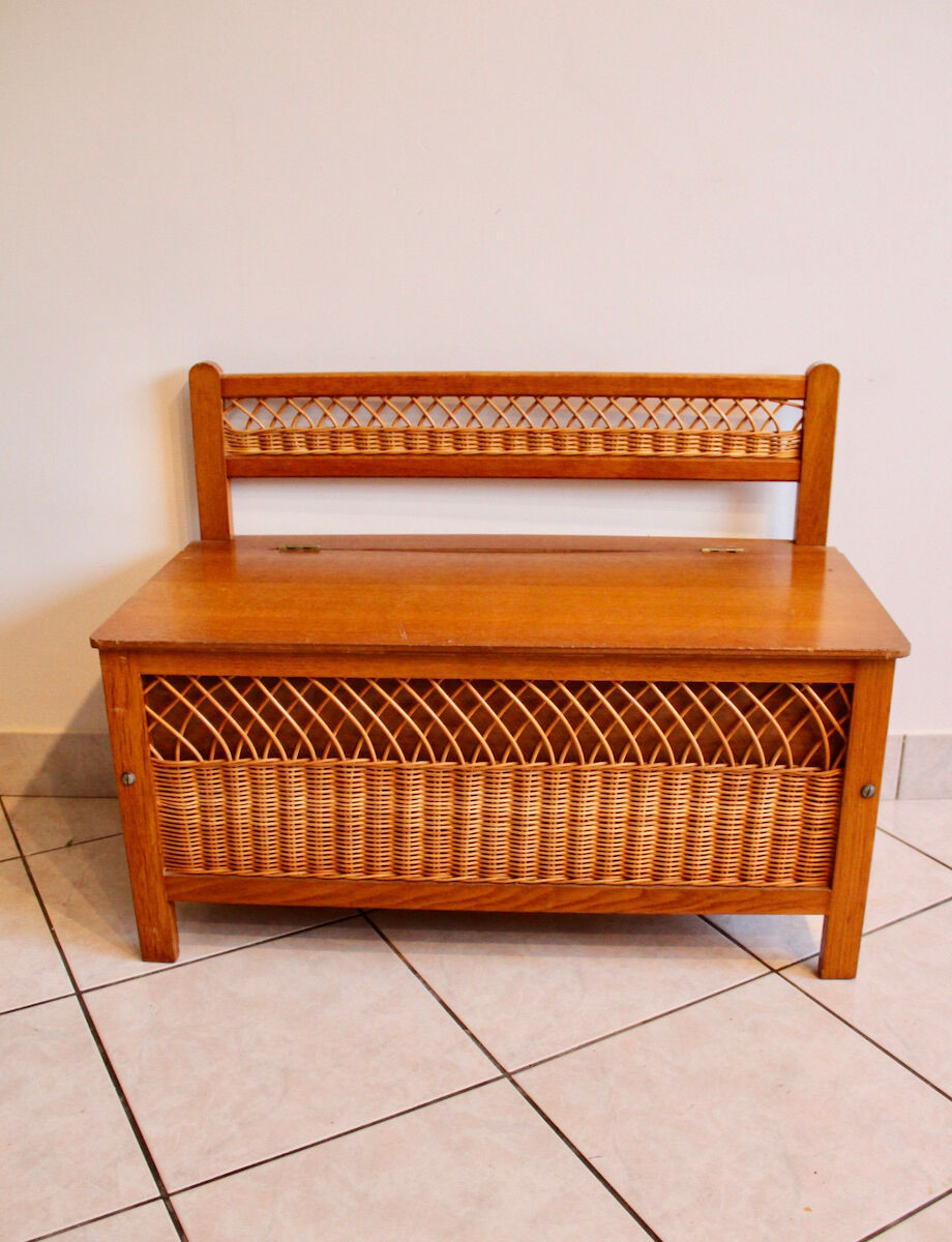 Chest bench with rattan